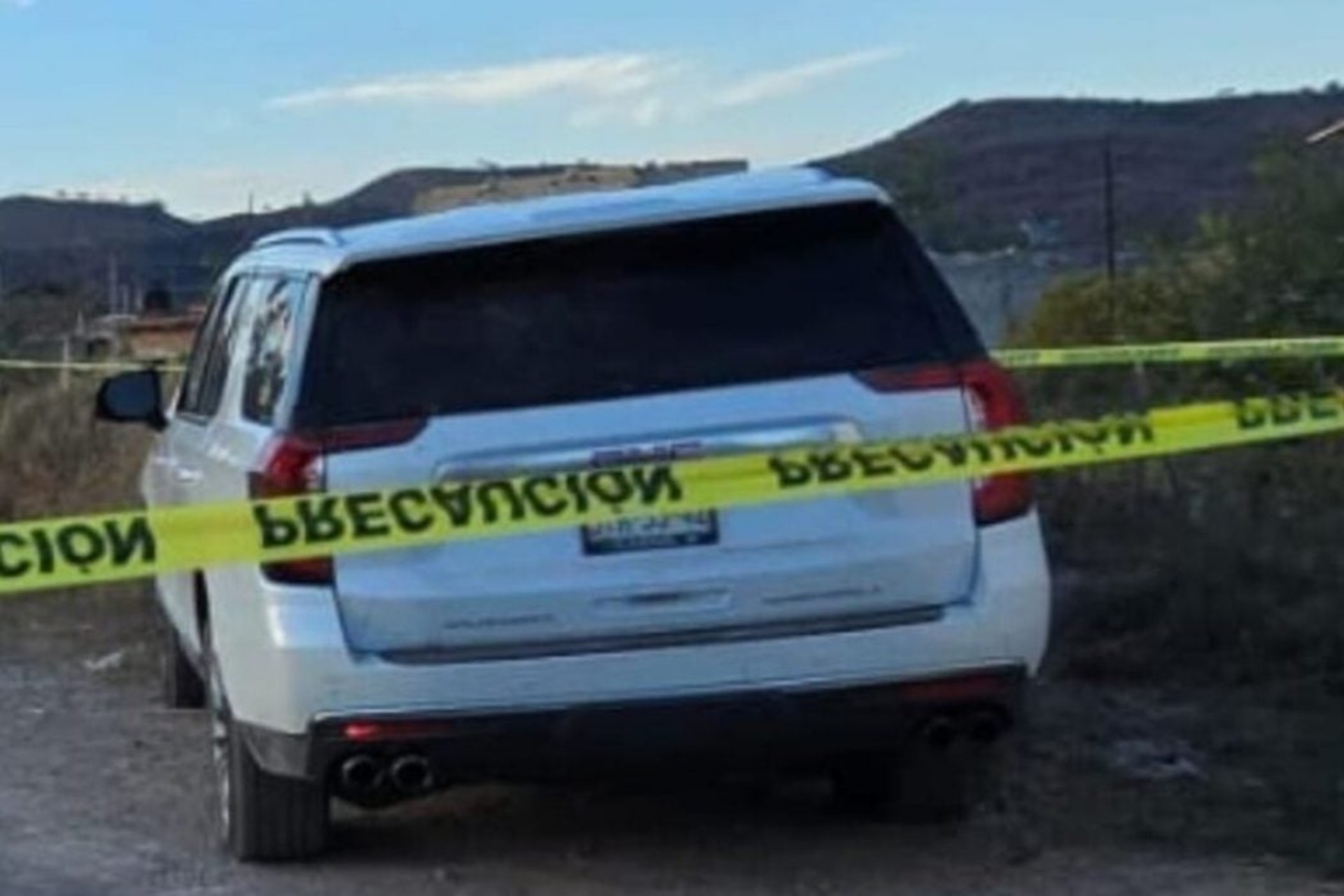 Hallan camioneta con 3 cadáveres en Villa Corona, Jalisco