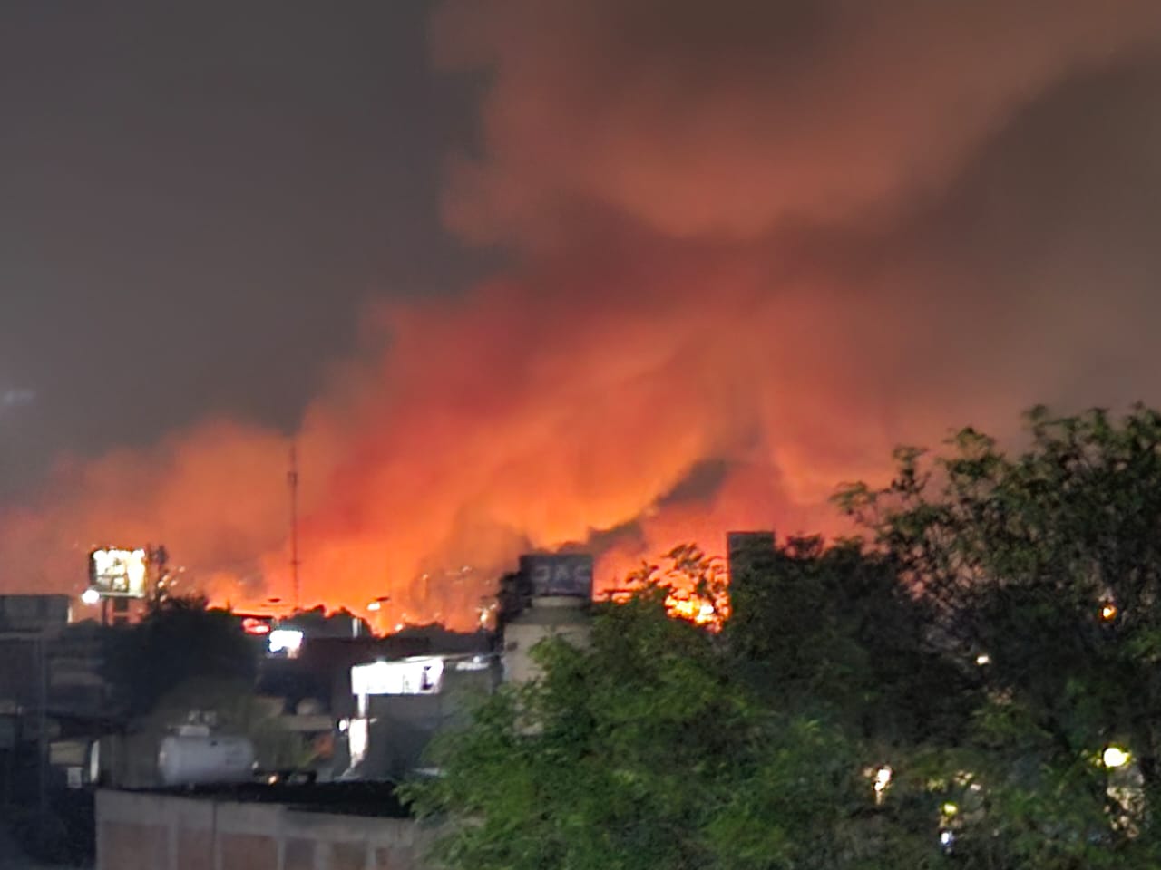 Suspenden clases en CCH Azcapotzalco por incendio en Vaso Regulador El Cristo Suspenden clases en CCH Azcapotzalco por incendio en Vaso Regulador El Cristo