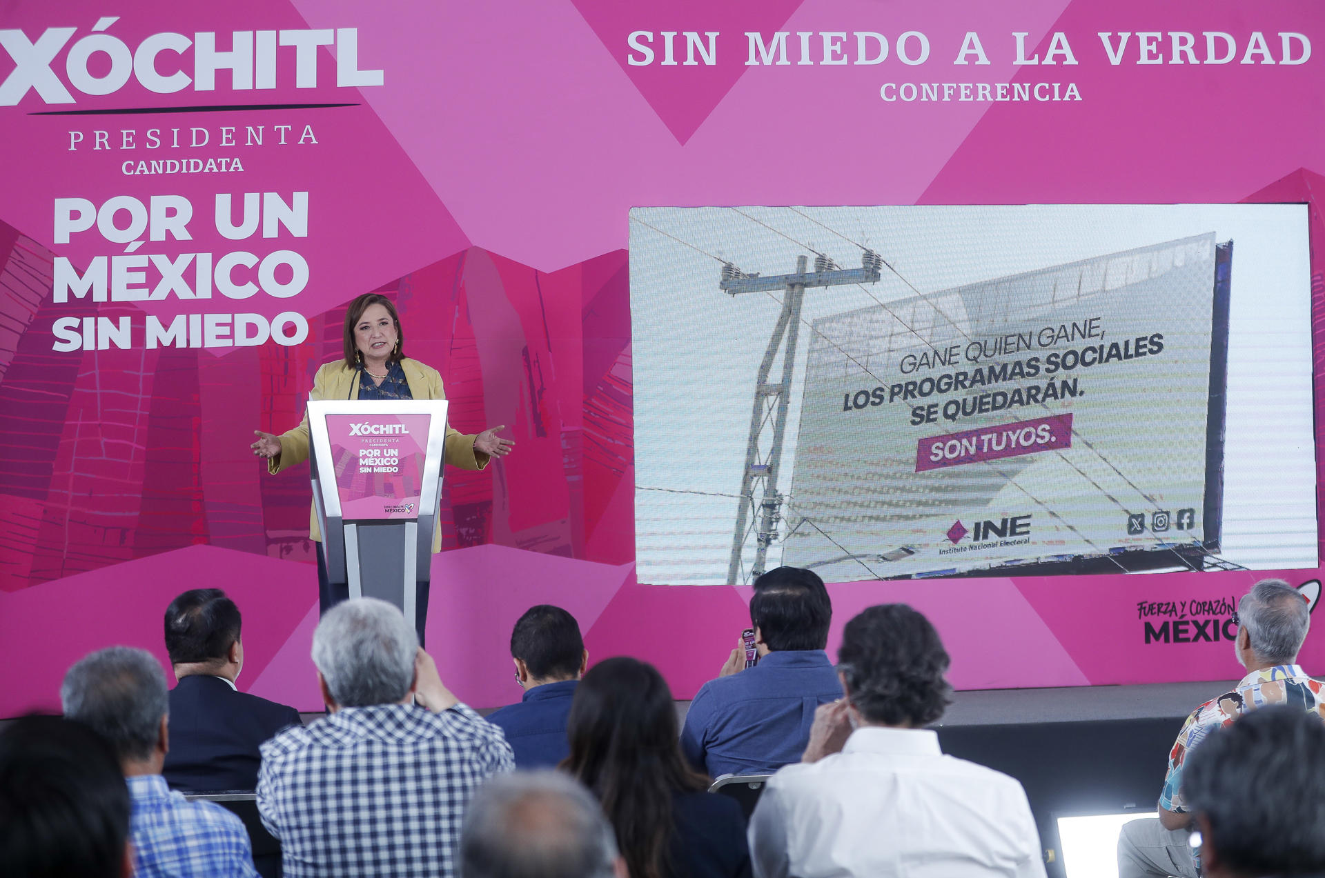 INE hace llamado enérgico a Xóchitl Gálvez para no hacer mal uso de emblema del Instituto