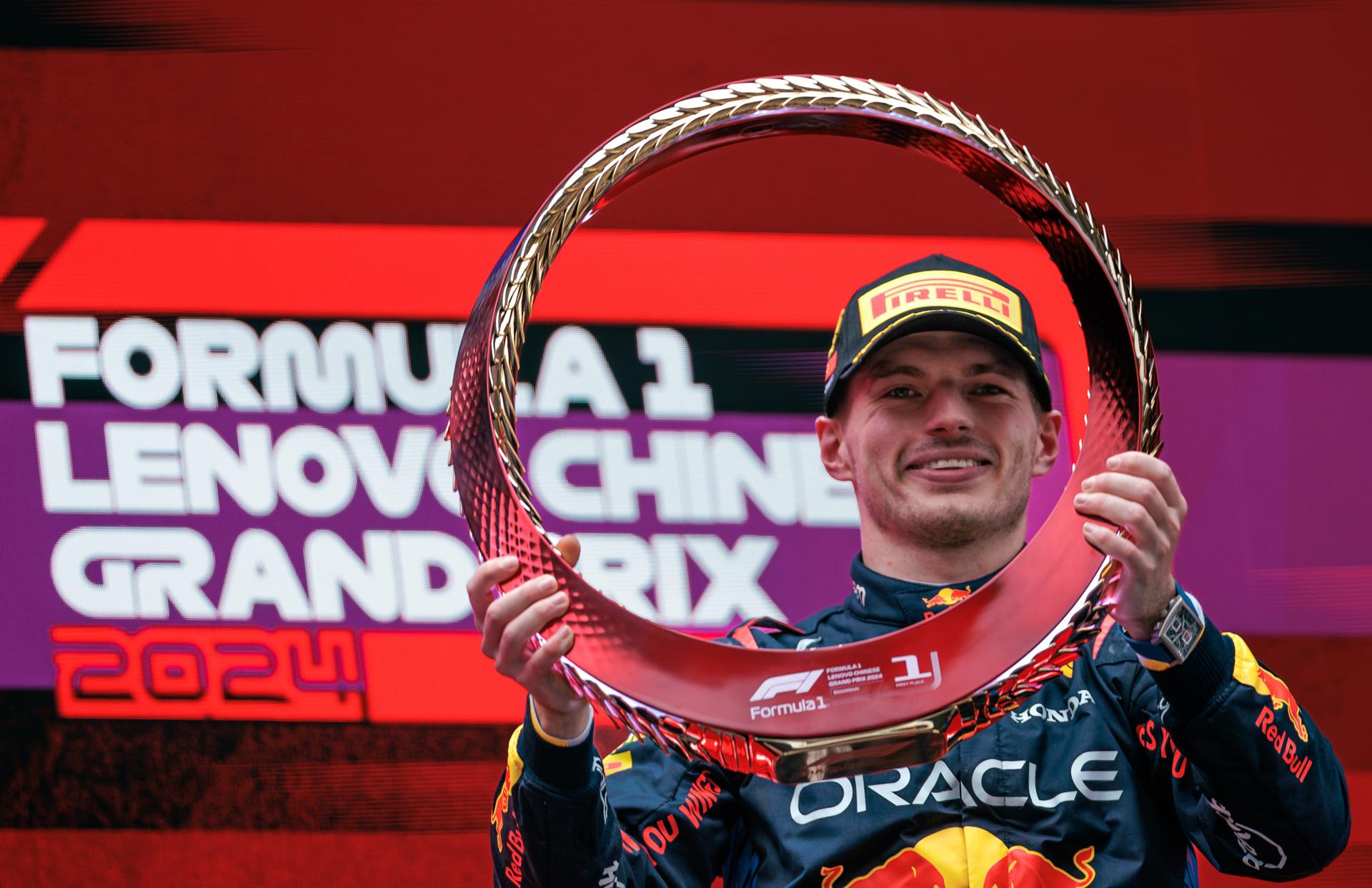 Verstappen gana con autoridad el Gran Premio de China; Sergio ‘Checo’ Pérez queda tercero