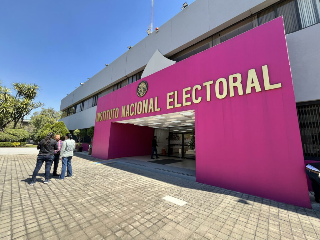 Evacuan sede central del INE por fuga de combustible