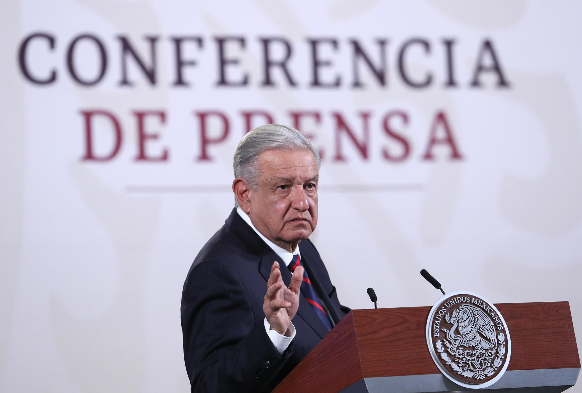 López Obrador aconseja a candidatos respetar al pueblo y salir a las calles