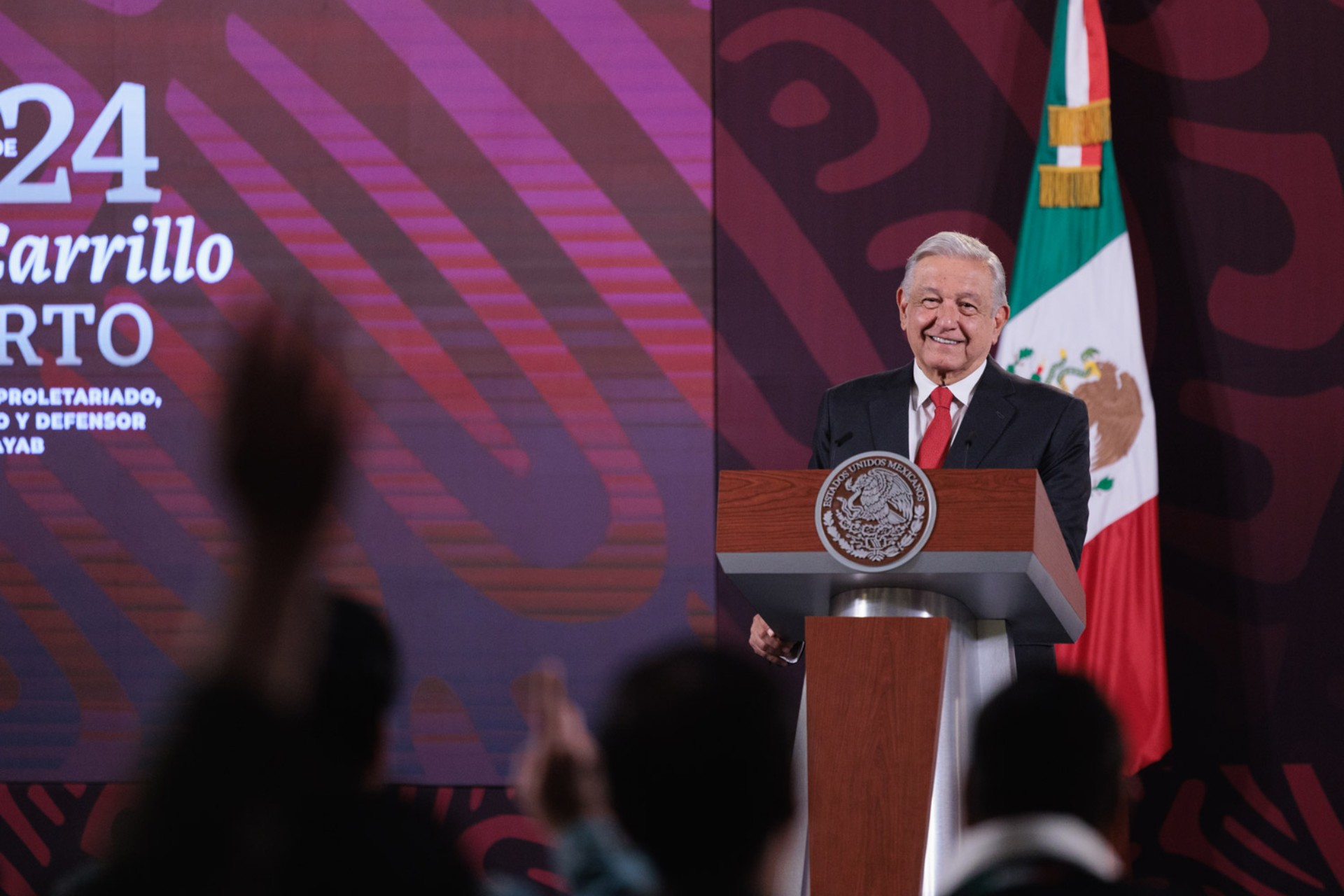 López Obrador reconoce que a México le “conviene” integrarse con EE.UU. pero con “respeto” - AMLO López Obrador conferencia mañanera 12 abril 2024