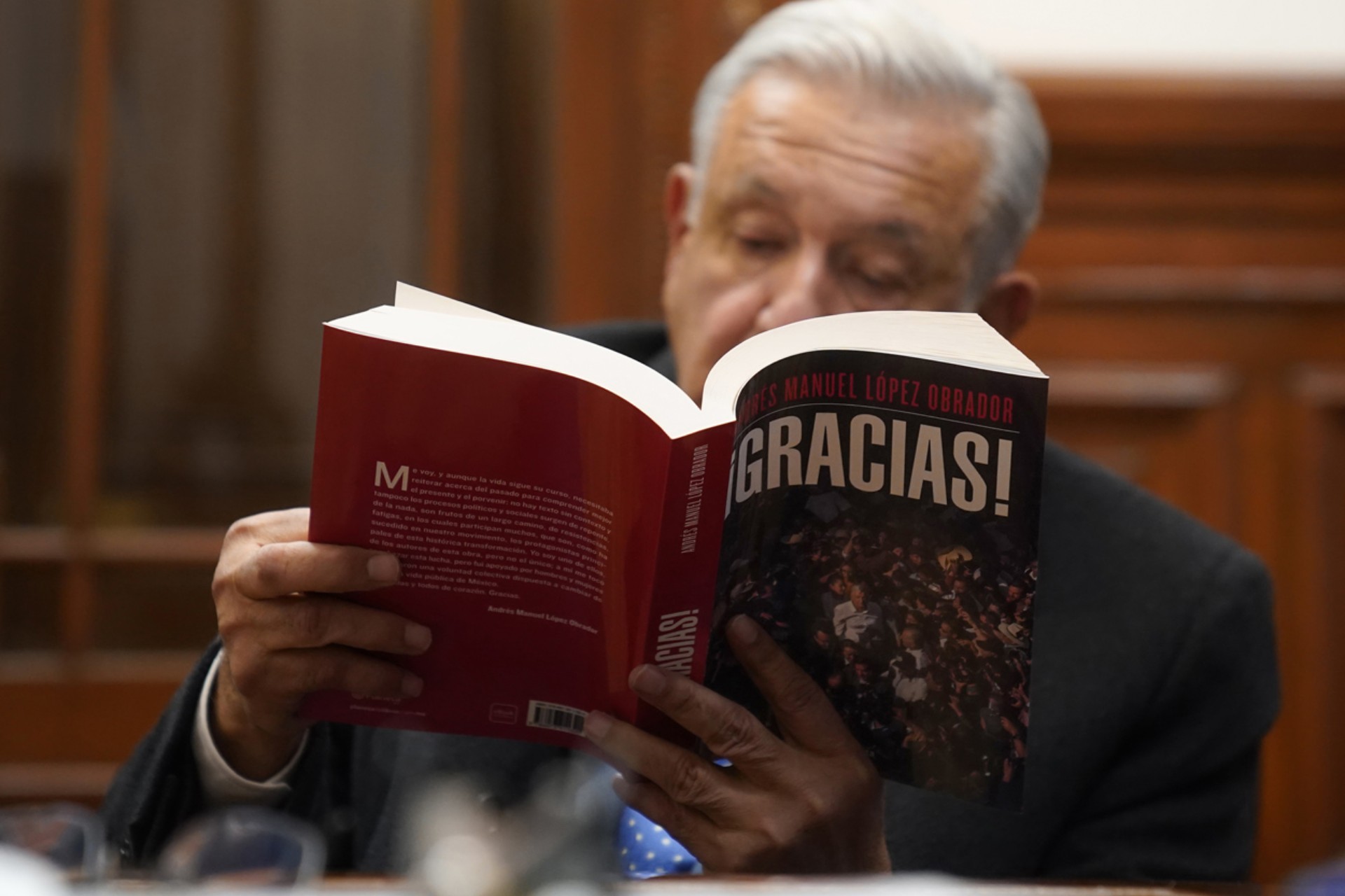 AMLO se hace presente en la FIL Zócalo - amlo-lopez-obrador-libro-gracias