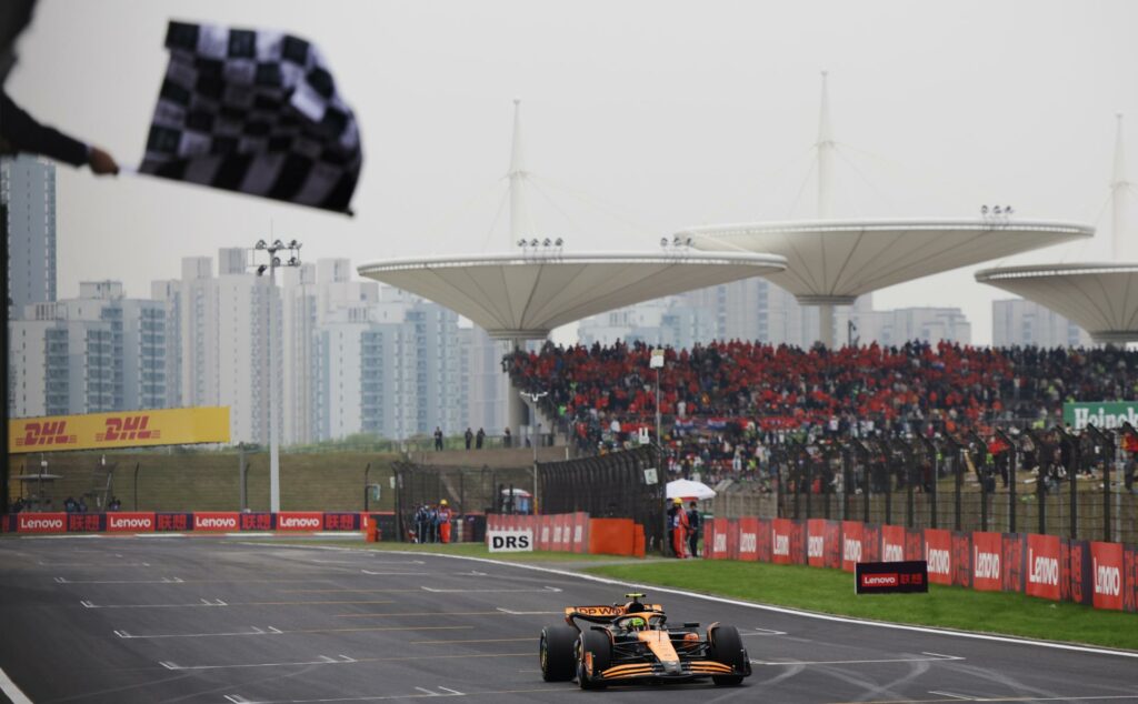 Verstappen gana con autoridad el Gran Premio de China; Sergio 'Checo' Pérez queda tercero - bcf02655d295665312efef67afc6e94002f7af10w-1024x634