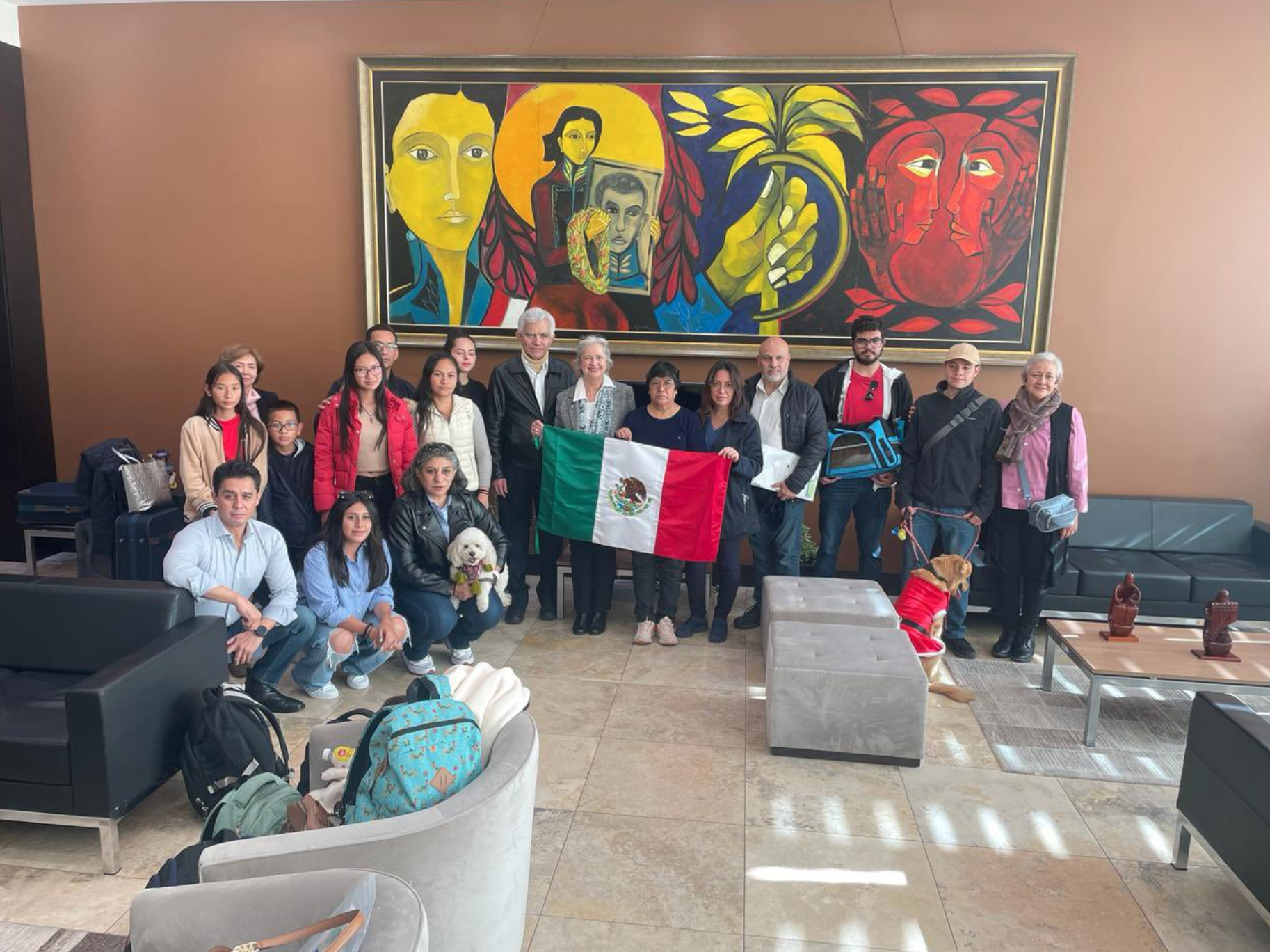 Diplomáticos mexicanos en Ecuador ya vuelan de regreso