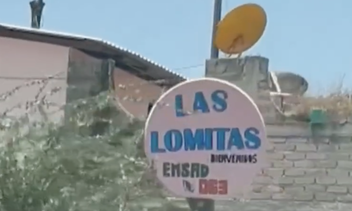 Hombres armados asaltan a plena luz del día tres escuelas en Las Lomitas, Coyuca de Benítez, Guerrero Hombres armados asaltan a plena luz del día tres escuelas en Las Lomitas, Coyuca de Benítez, Guerrero