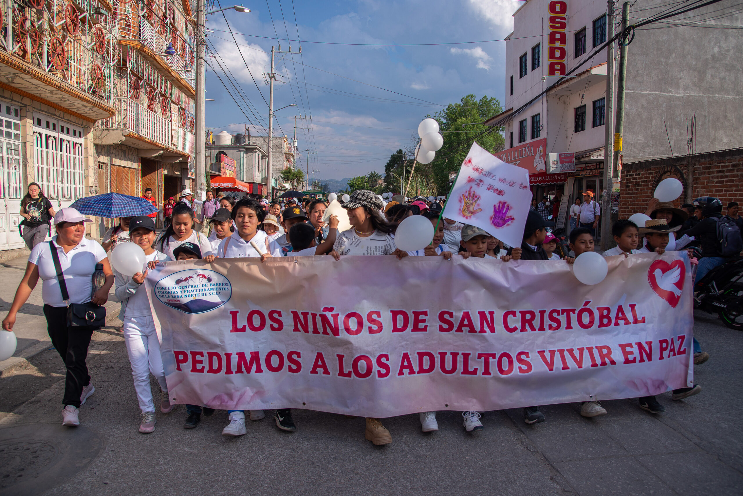ONG y padres de familia marchan contra desapariciones de menores en Chiapas