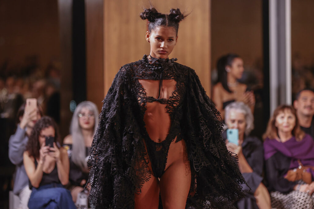 La Semana de la Moda de São Paulo se democratiza con estudiantes de la periferia - d13c0980dba6064a724dc7dc608e836755a54609w-1024x683