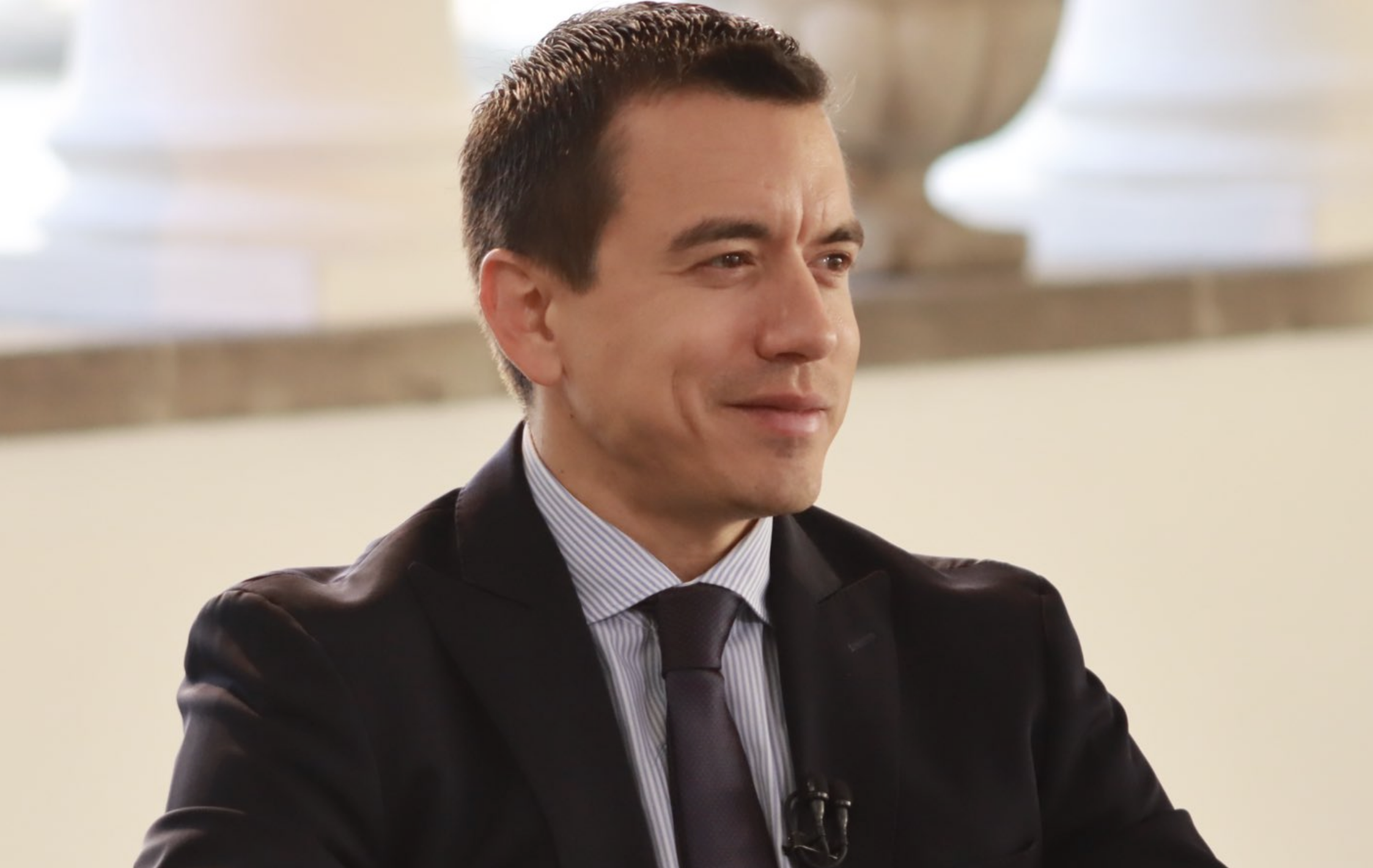 Noboa enfrenta primeras manifestaciones en Ecuador por el alza del precio del combustible Noboa enfrenta primeras manifestaciones en Ecuador por el alza del precio del combustible