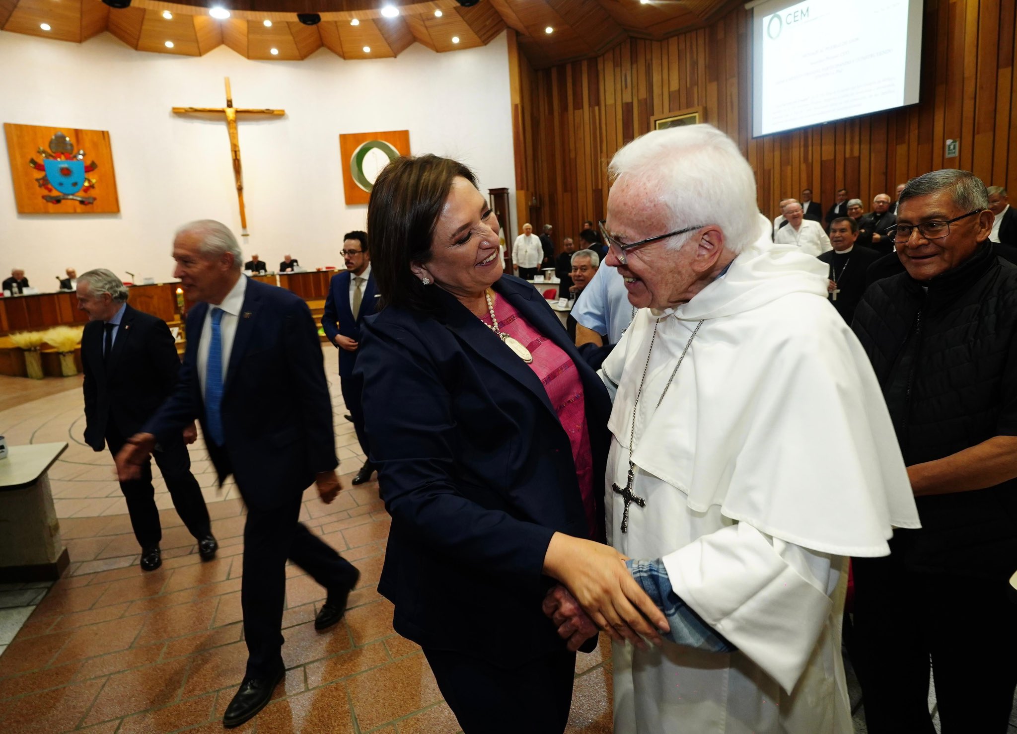 Denuncia Xóchitl Gálvez que el gobierno investiga a 60 sacerdotes por expresiones políticas en homilías