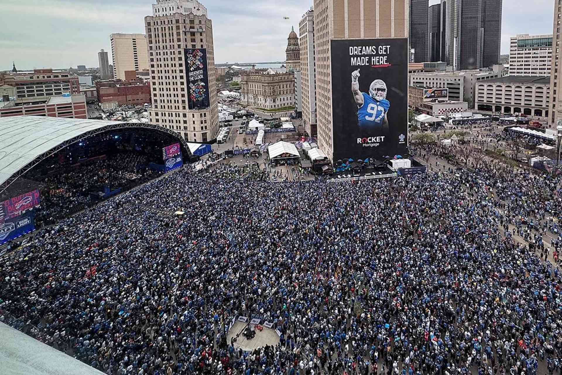Draft de NFL impone marca de asistencia en Detroit; participan fanáticos mexicanos en los picks Draft de NFL impone marca de asistencia en Detroit; participan fanáticos mexicanos en los picks