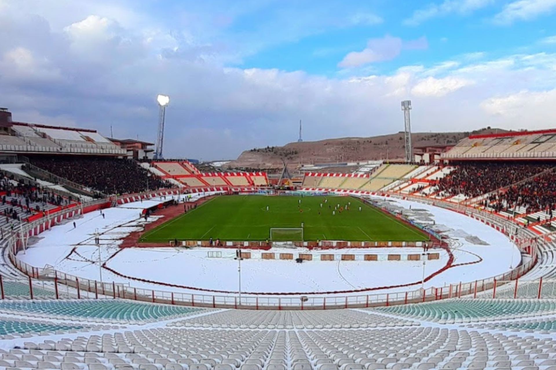 Irán prohíbe de nuevo la entrada de mujeres a estadio de futbol en Tabriz