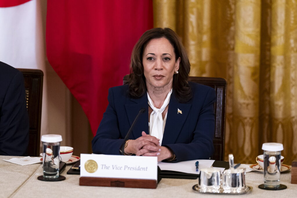 Kamala Harris culpa a Trump por restablecer ley de aborto en Arizona de hace dos siglos. Foto de EFE