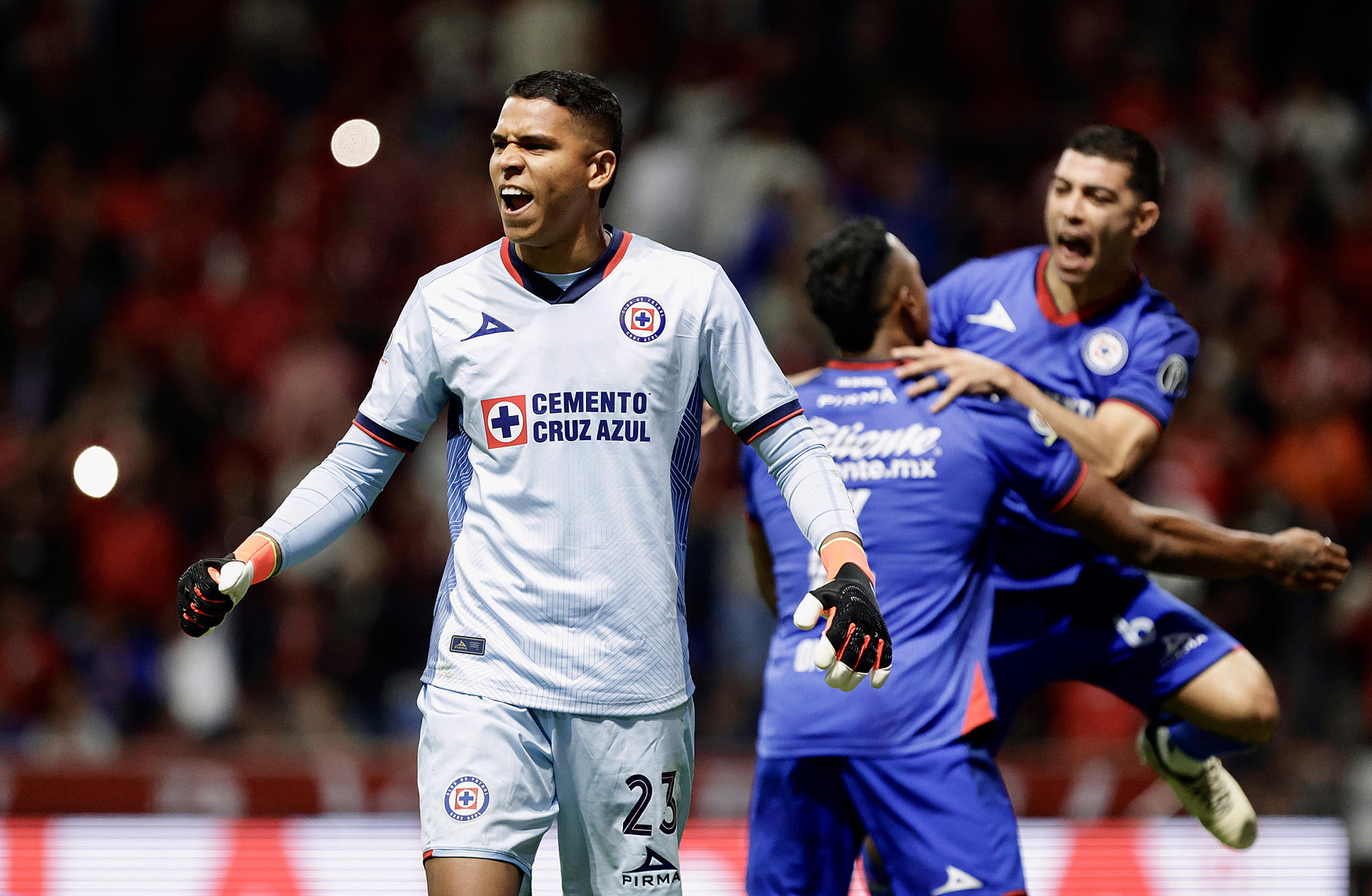 Cruz Azul gana en Toluca y le arrebata el segundo del C2024; Volpi falló dos penales Cruz Azul gana en Toluca y le arrebata el segundo del C2024; Volpi falló dos penales