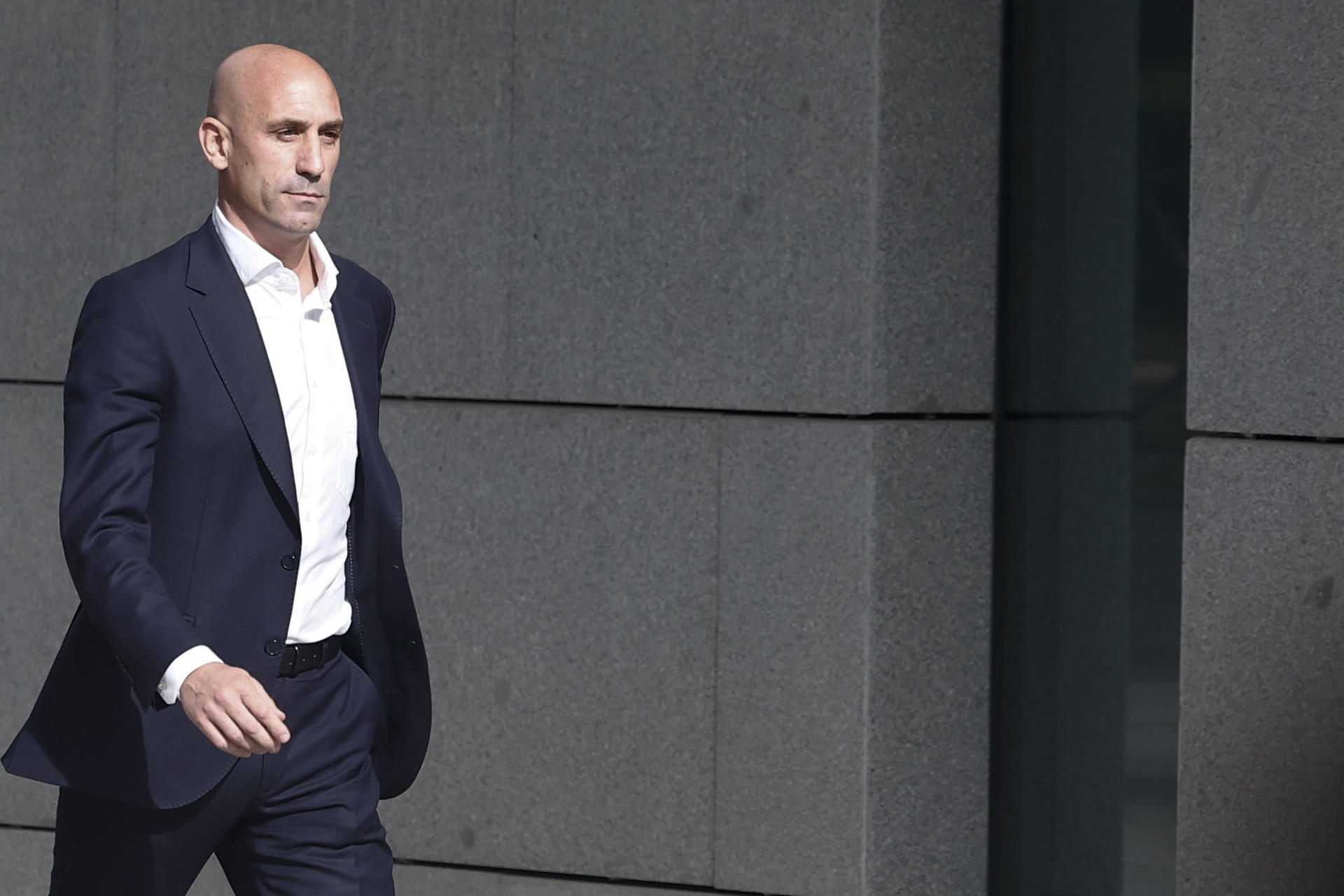Detienen a Luis Rubiales al aterrizar en Madrid; fue puesto en libertad tras declarar Detienen a Luis Rubiales al aterrizar en Madrid; fue puesto en libertad tras declarar