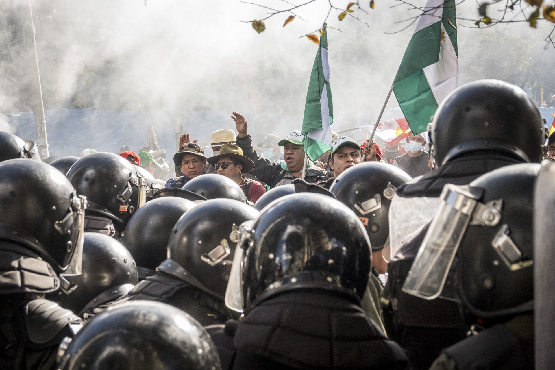 Maestros en Bolivia se enfrentan a la Policía en una marcha contra la “jubilación forzosa” Maestros en Bolivia se enfrentan a la Policía en una marcha contra la “jubilación forzosa”