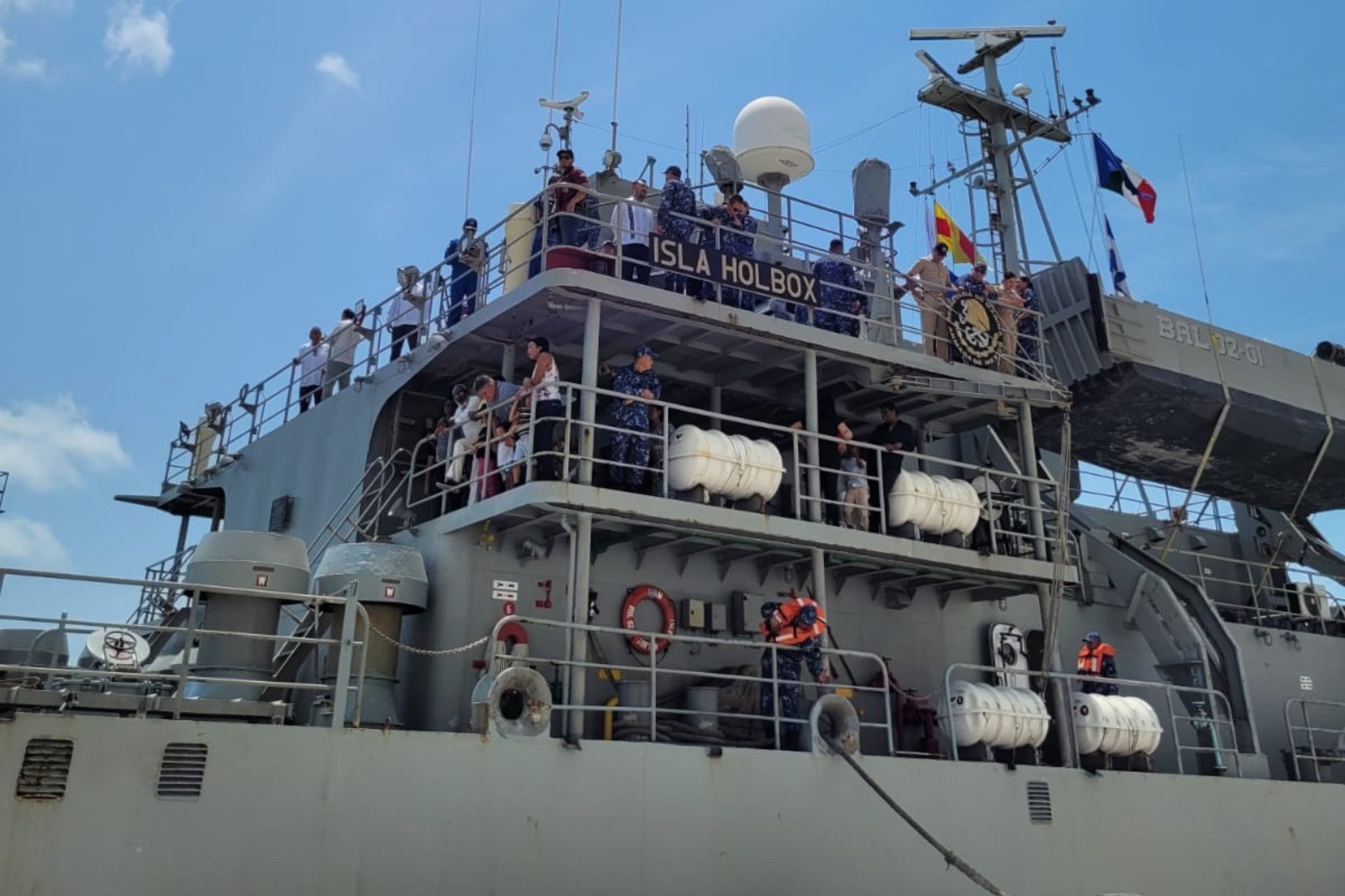 Llegan a México los 34 connacionales rescatados en Haití