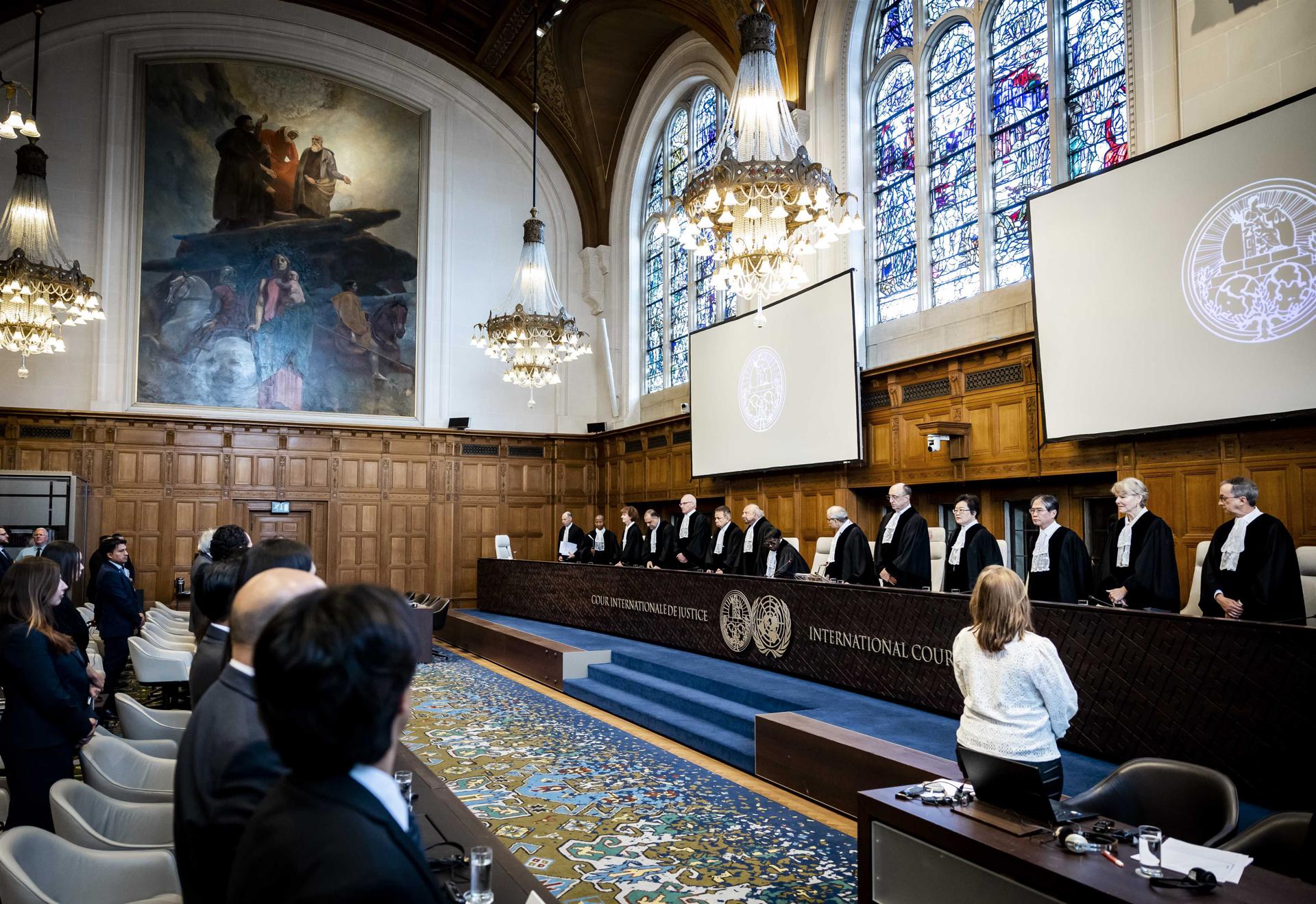 México acusa a Ecuador de “cruzar líneas que no se deben” por asalto a su embajada México acusa a Ecuador de “cruzar líneas que no se deben” por asalto a su embajada