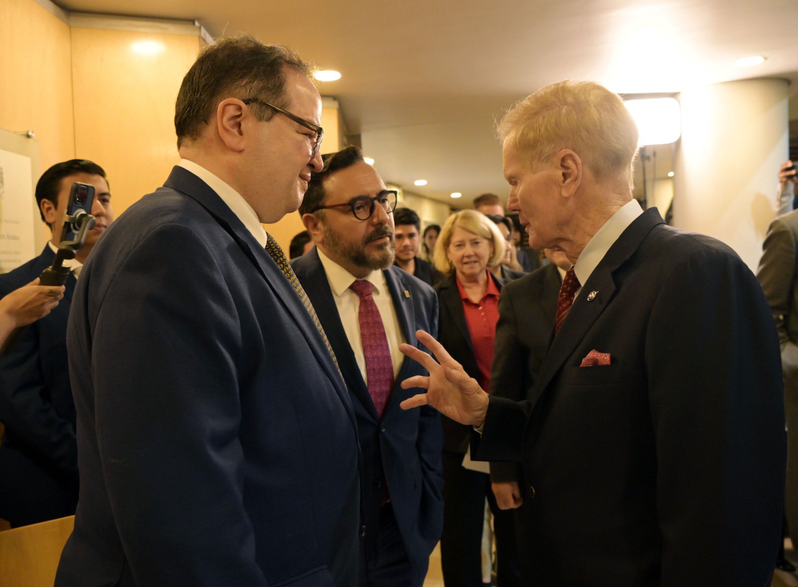 Llaman directivos de la NASA a resolver en “unidad” problemas del planeta