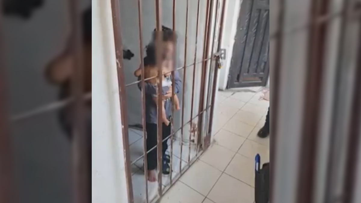 Rescatan en Nuevo León a hermanos abandonados en casa