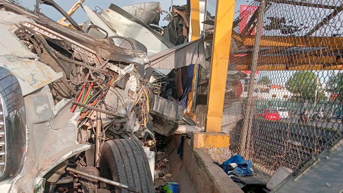 Murió conductor de tráiler accidentado en Circuito Interior; afectación a L5 del Metro durará horas Murió conductor de tráiler accidentado en Circuito Interior; afectación a L5 del Metro durará horas