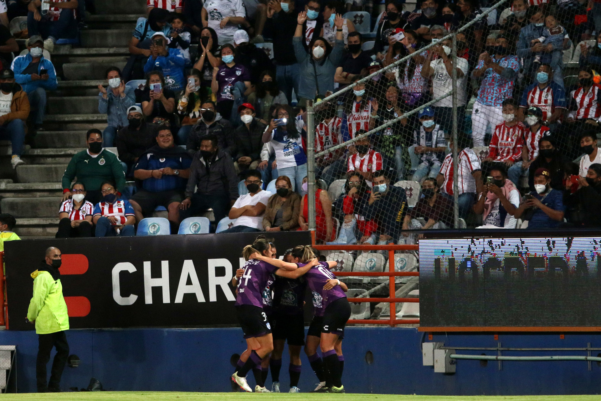 Tuzas golean a Chivas y suben al segundo lugar en el Clausura femenil Tuzas golean a Chivas y suben al segundo lugar en el Clausura femenil