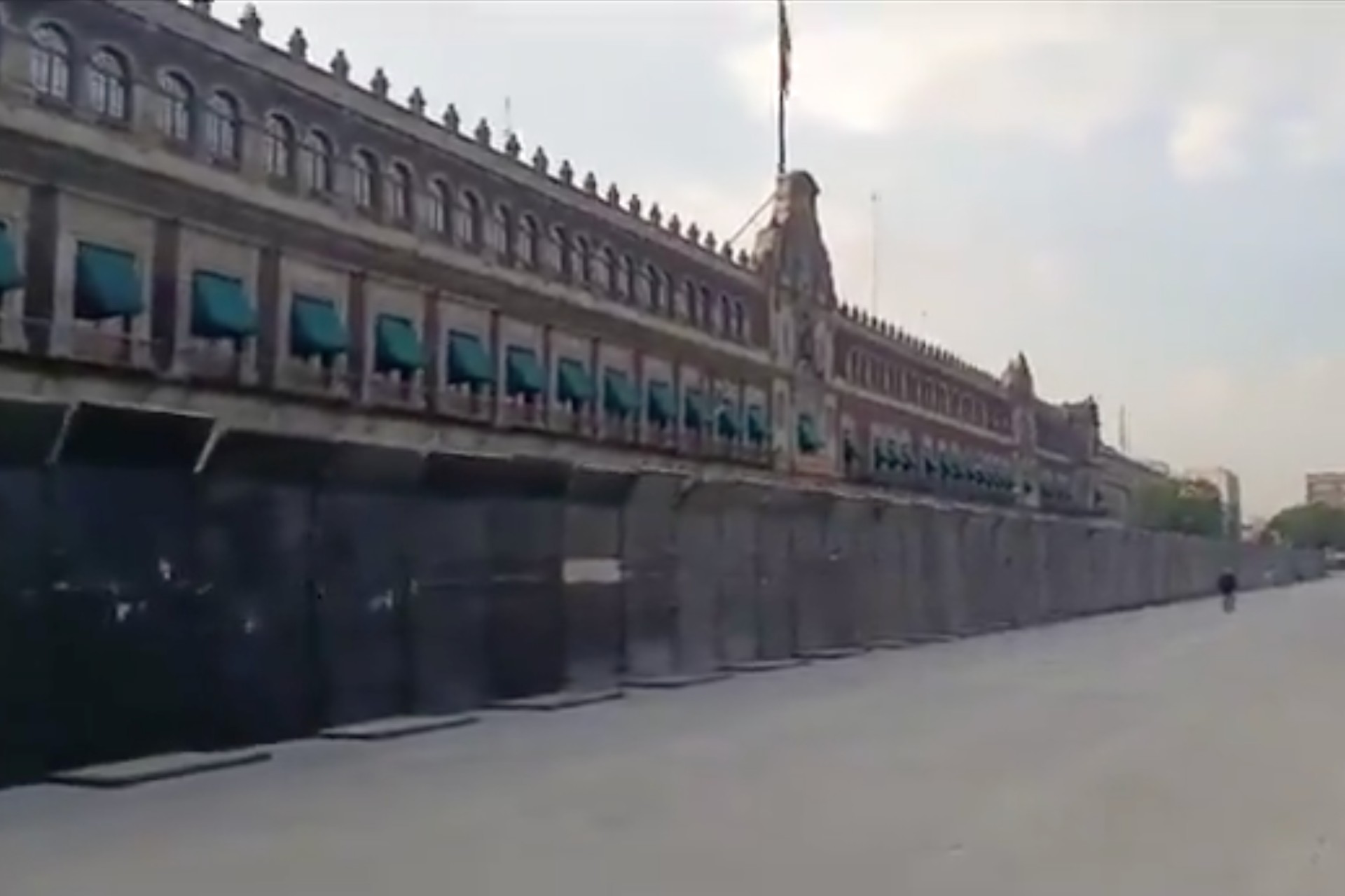 “Hay muchos provocadores”: AMLO justifica blindaje a Palacio Nacional ante protesta por Ayotzinapa de este viernes “Hay muchos provocadores”: AMLO justifica blindaje a Palacio Nacional ante protesta por Ayotzinapa de este viernes