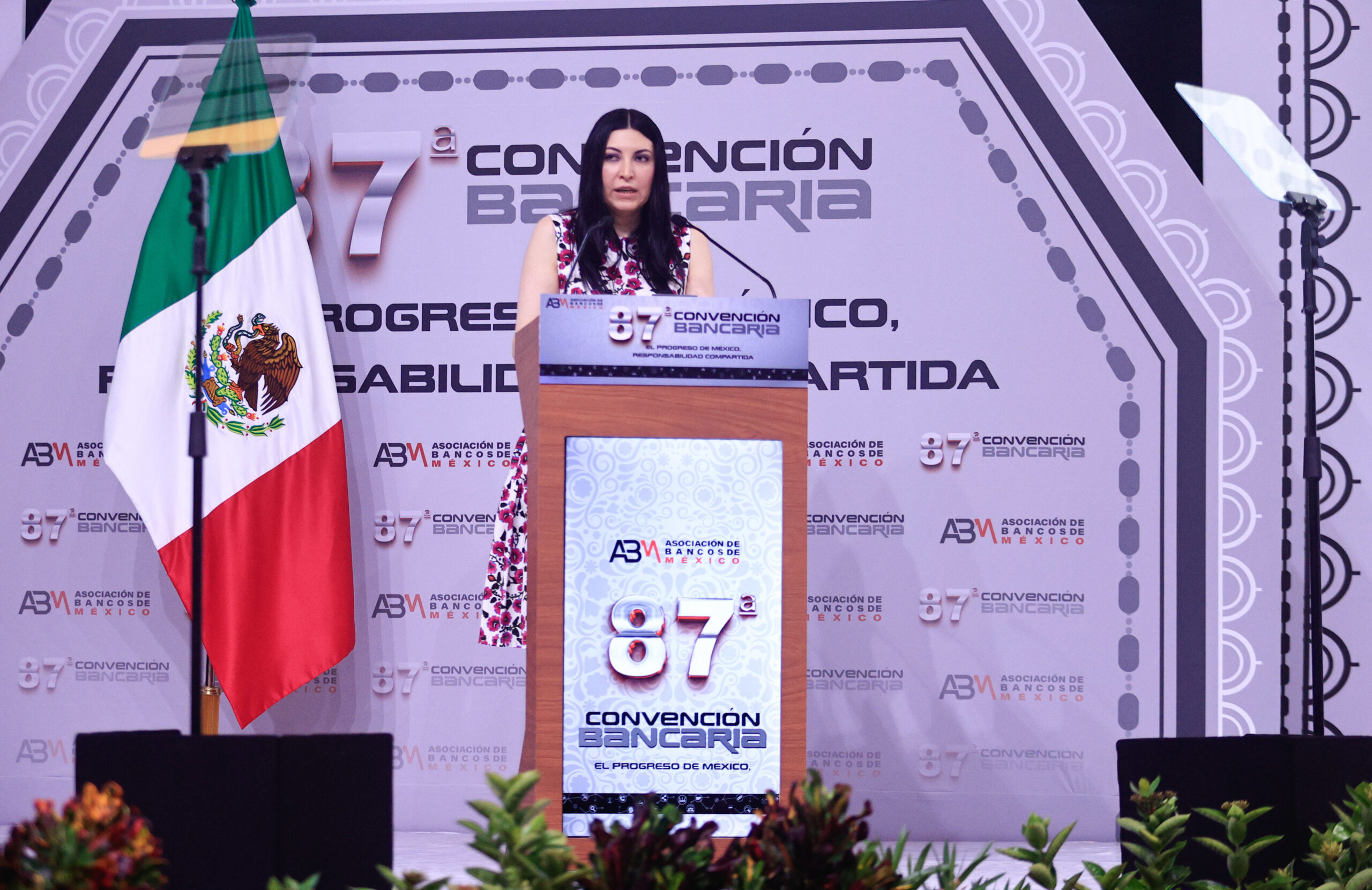 La gobernadora del Banco de México ve “riesgos” en el “camino” para bajar la inflación