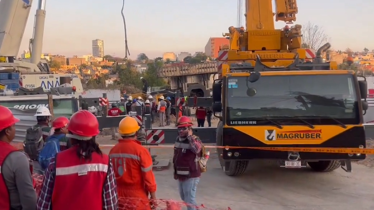 Vuelca perforadora en obras del Tren Interurbano; no hay lesionados Vuelca perforadora en obras del Tren Interurbano; no hay lesionados