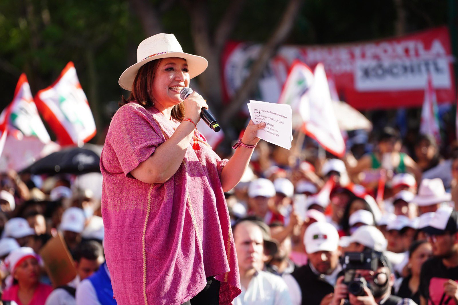 Gálvez se disculpa por comportamiento de su hijo y dice que ya lo corrigió