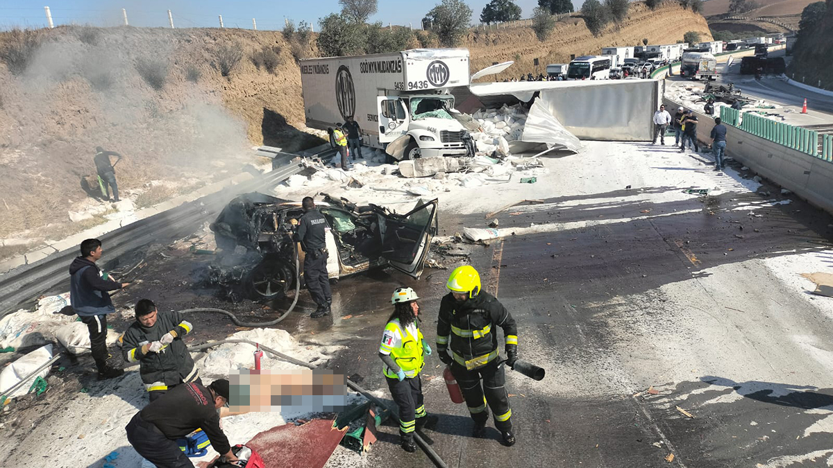Choque en la México-Puebla deja una mujer muerta y cuatro heridos