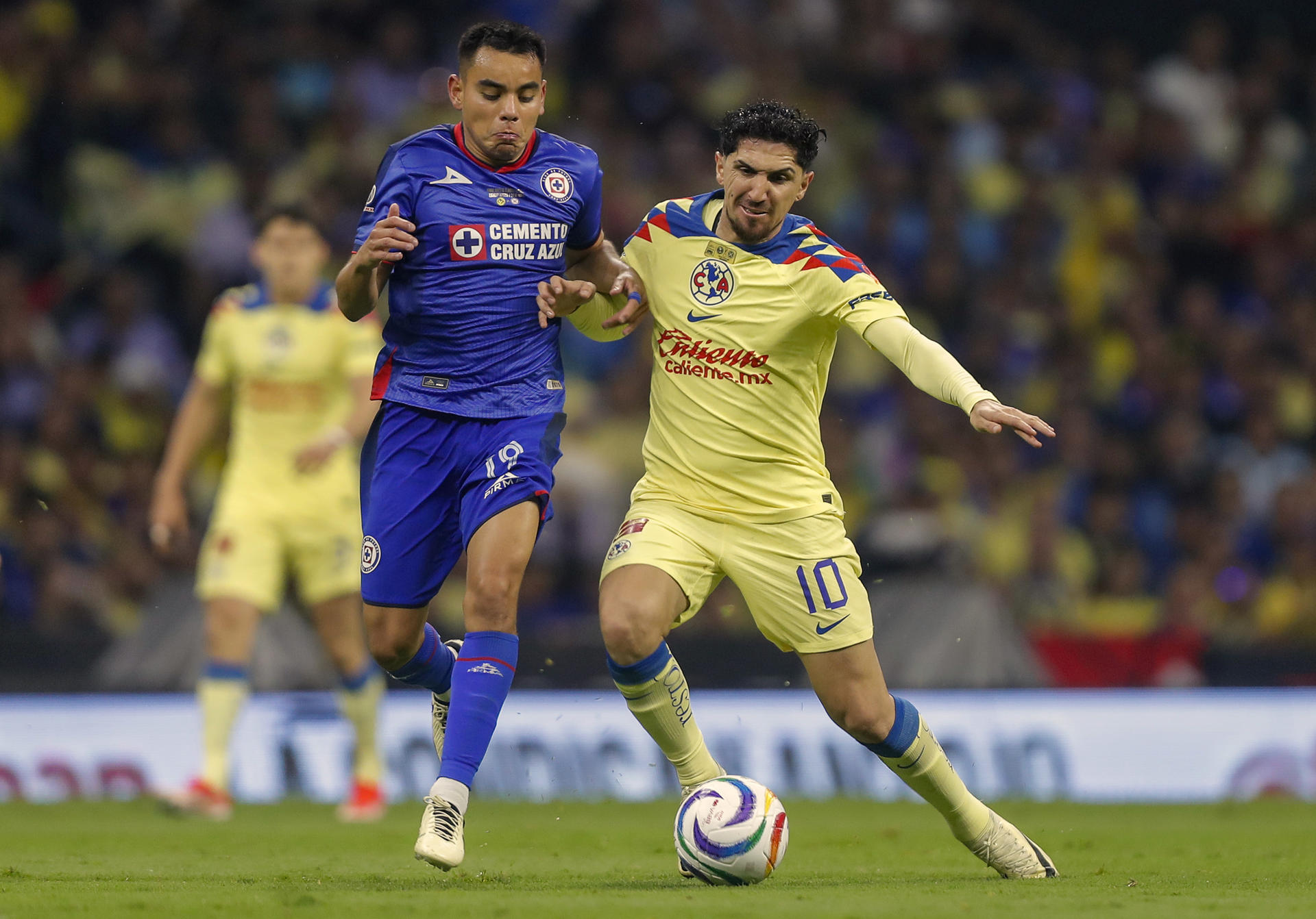 AMLO felicita al América y al Cruz Azul por la final del Clausura 2024