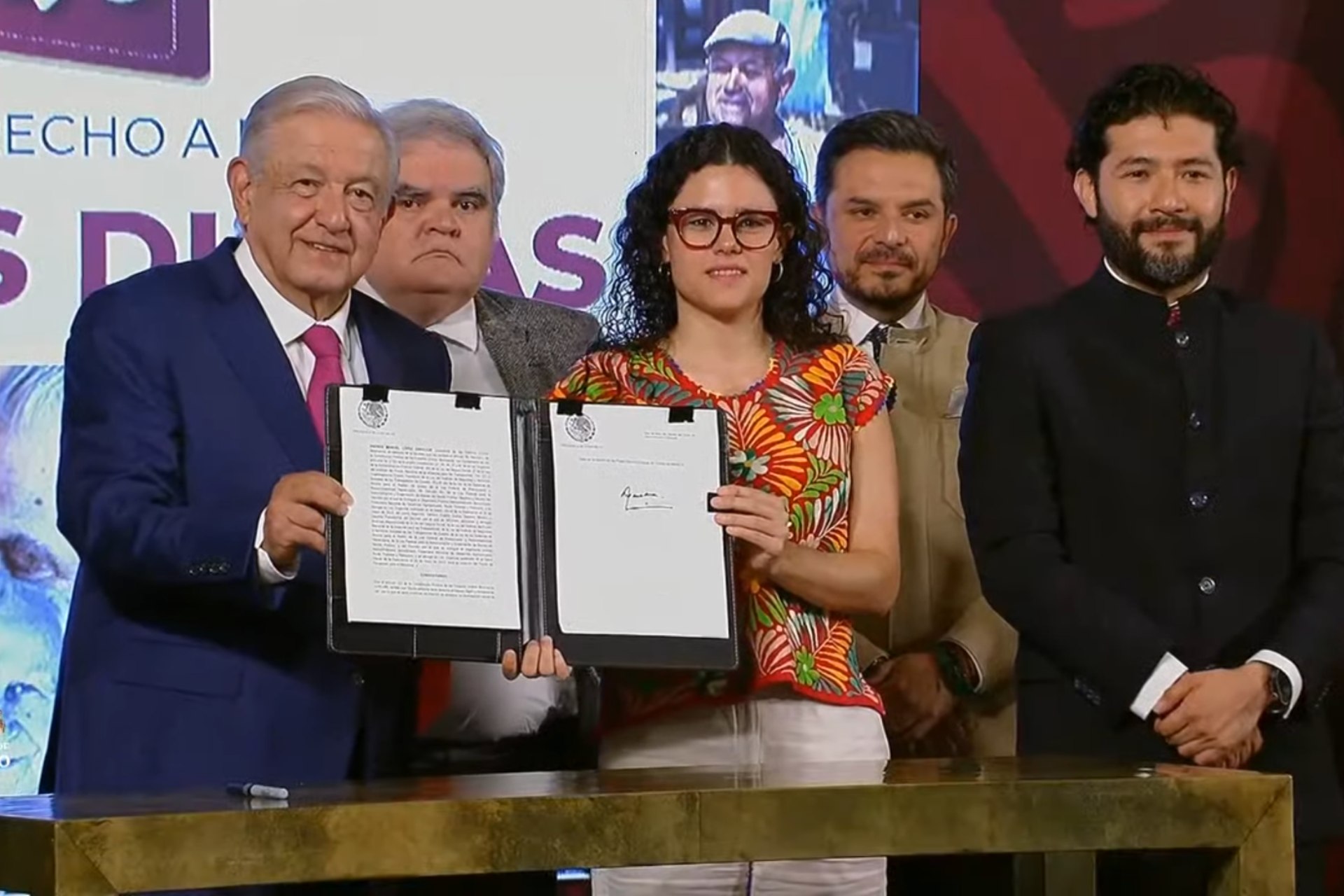 AMLO firma el decreto con el que se crea el Fondo de Pensiones para el Bienestar