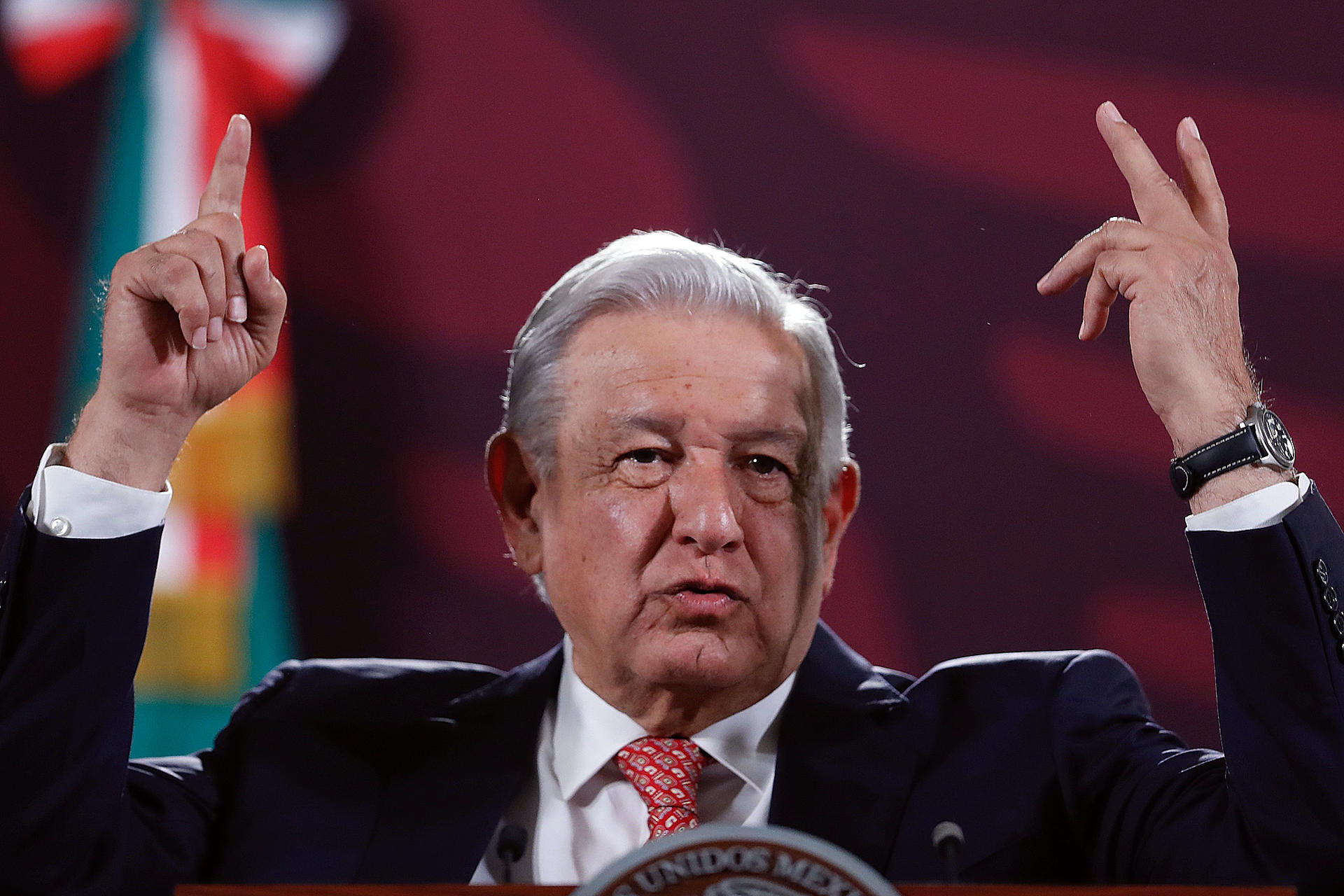 AMLO critica a “pseudo intelectuales” que actúan como “alcahuetes de la oligarquía corrupta”
