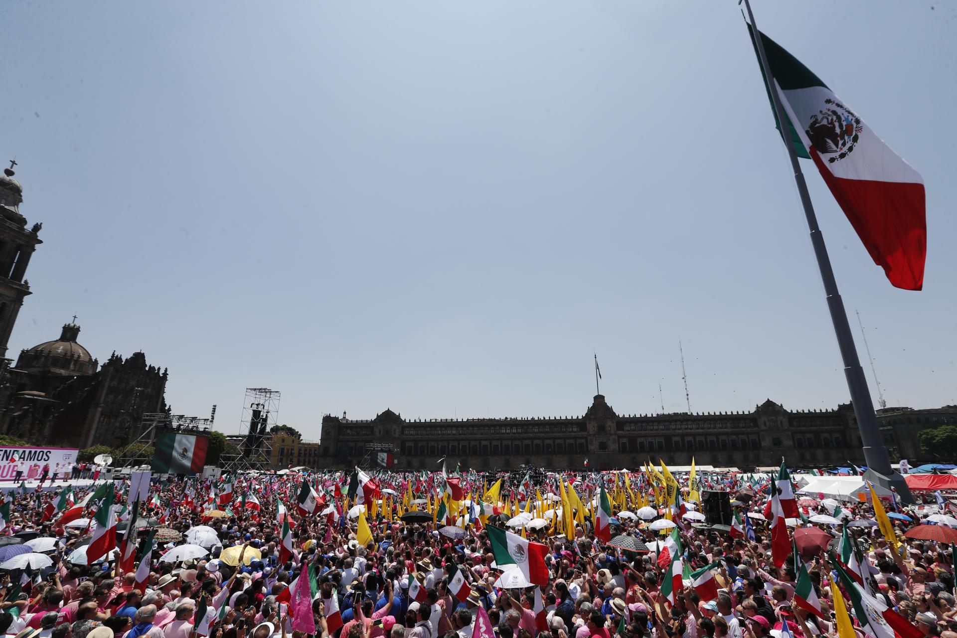 México va “muy bien, requetebién”: AMLO tras manifestación de Marea Rosa y tercer debate presidencial