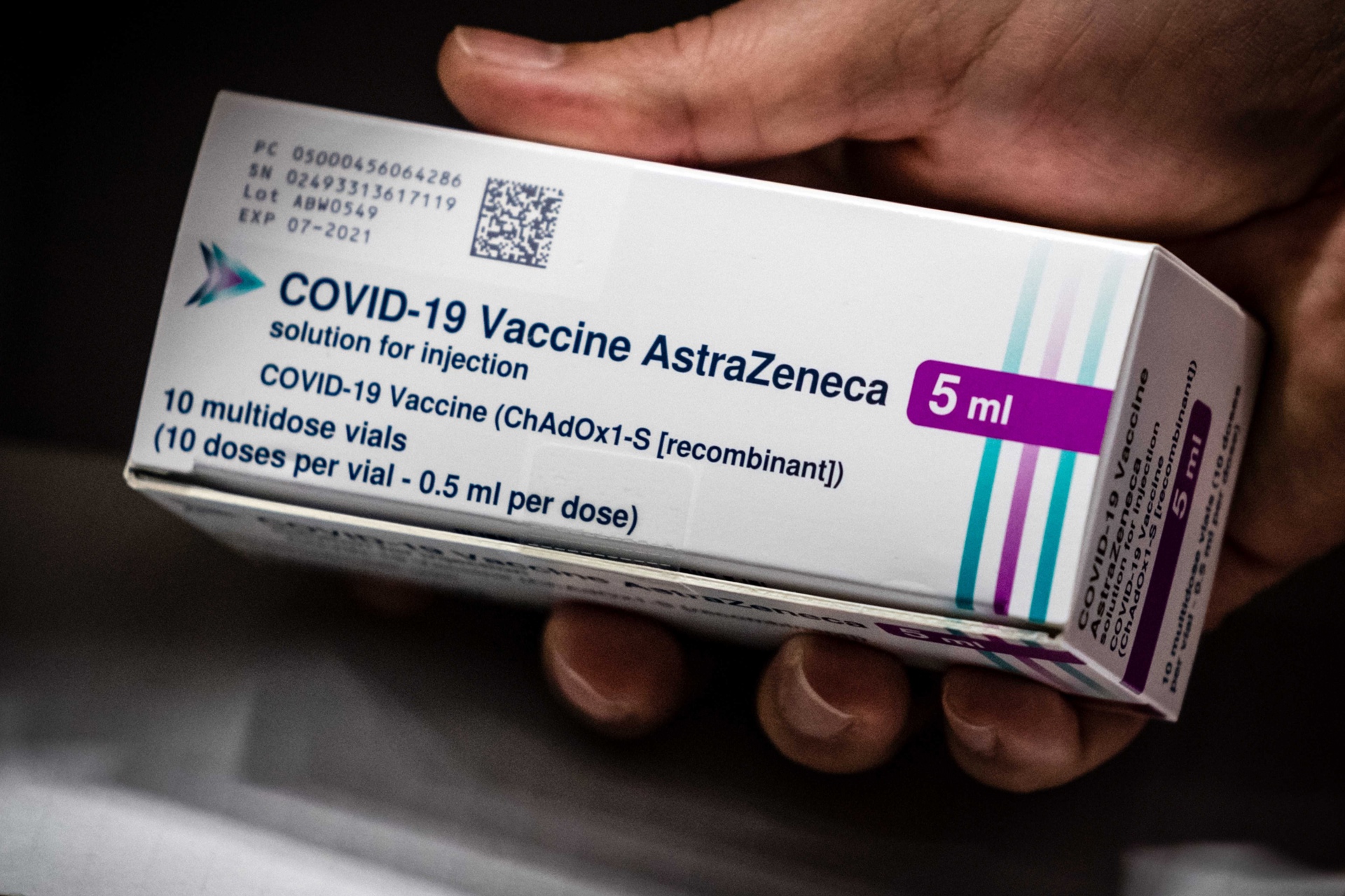 Menurut laporan tersebut, AstraZeneca akan menarik vaksin virus corona buatannya di seluruh dunia