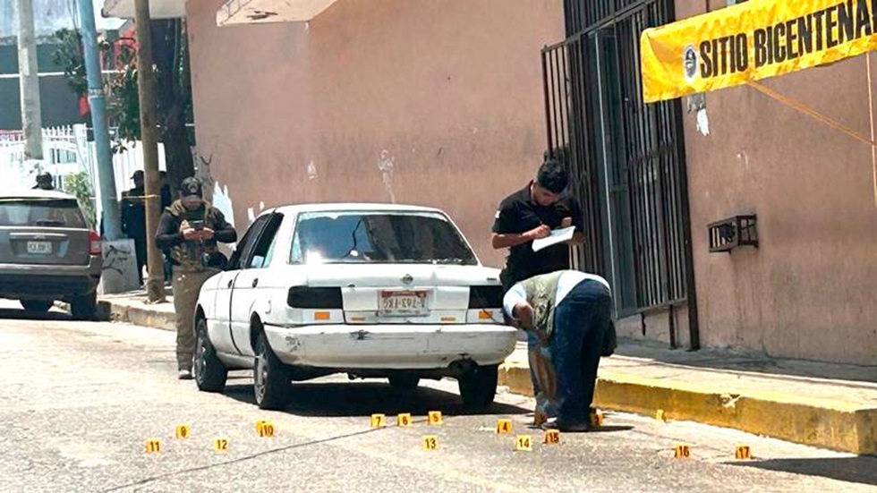 Asesinan en Acapulco a taxista; hallaron 17 casquillos percutidos Asesinan en Acapulco a taxista; hallaron 17 casquillos percutidos