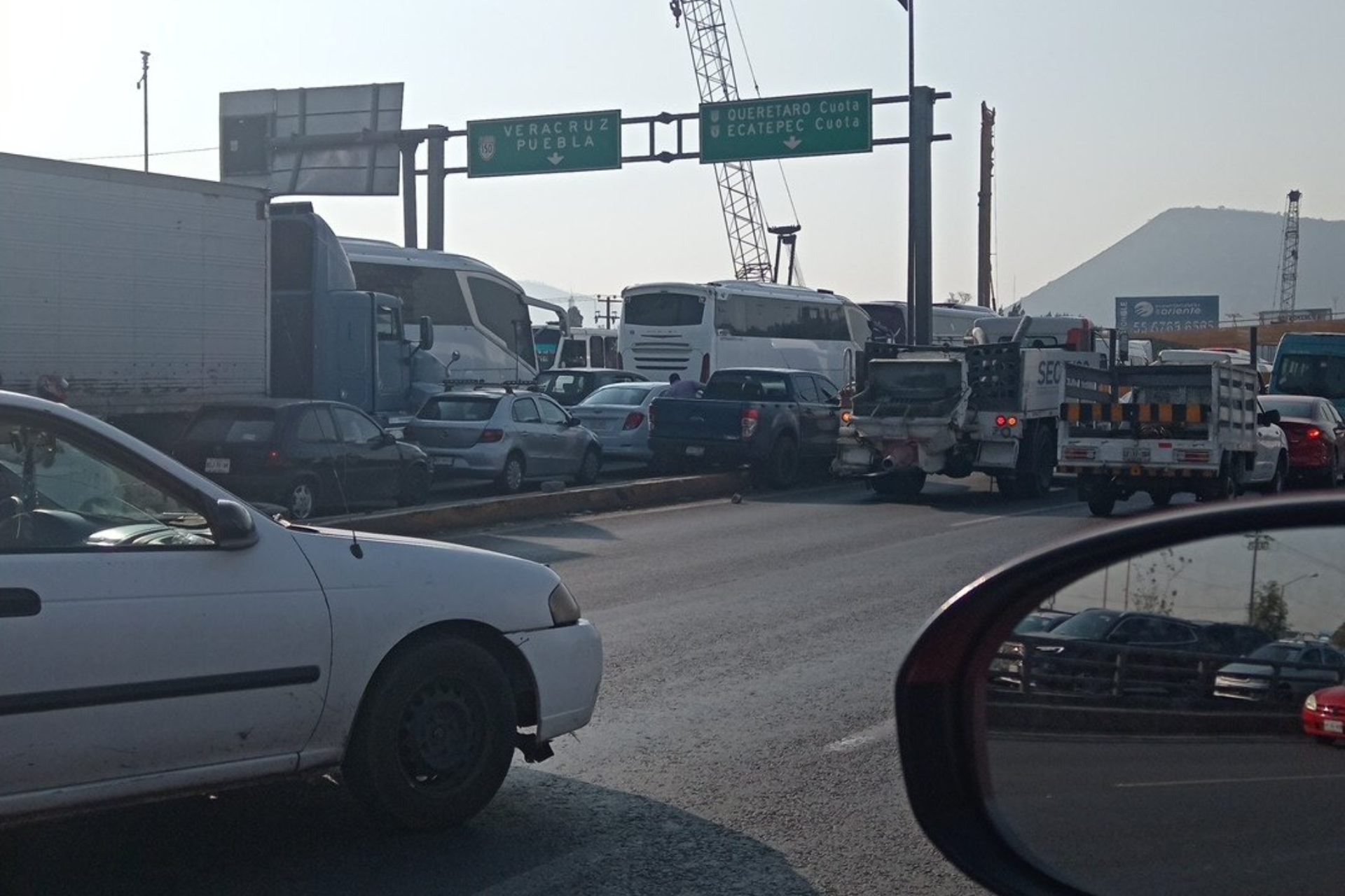 Se registra intenso tráfico en la autopista México-Puebla por labores de mantenimiento