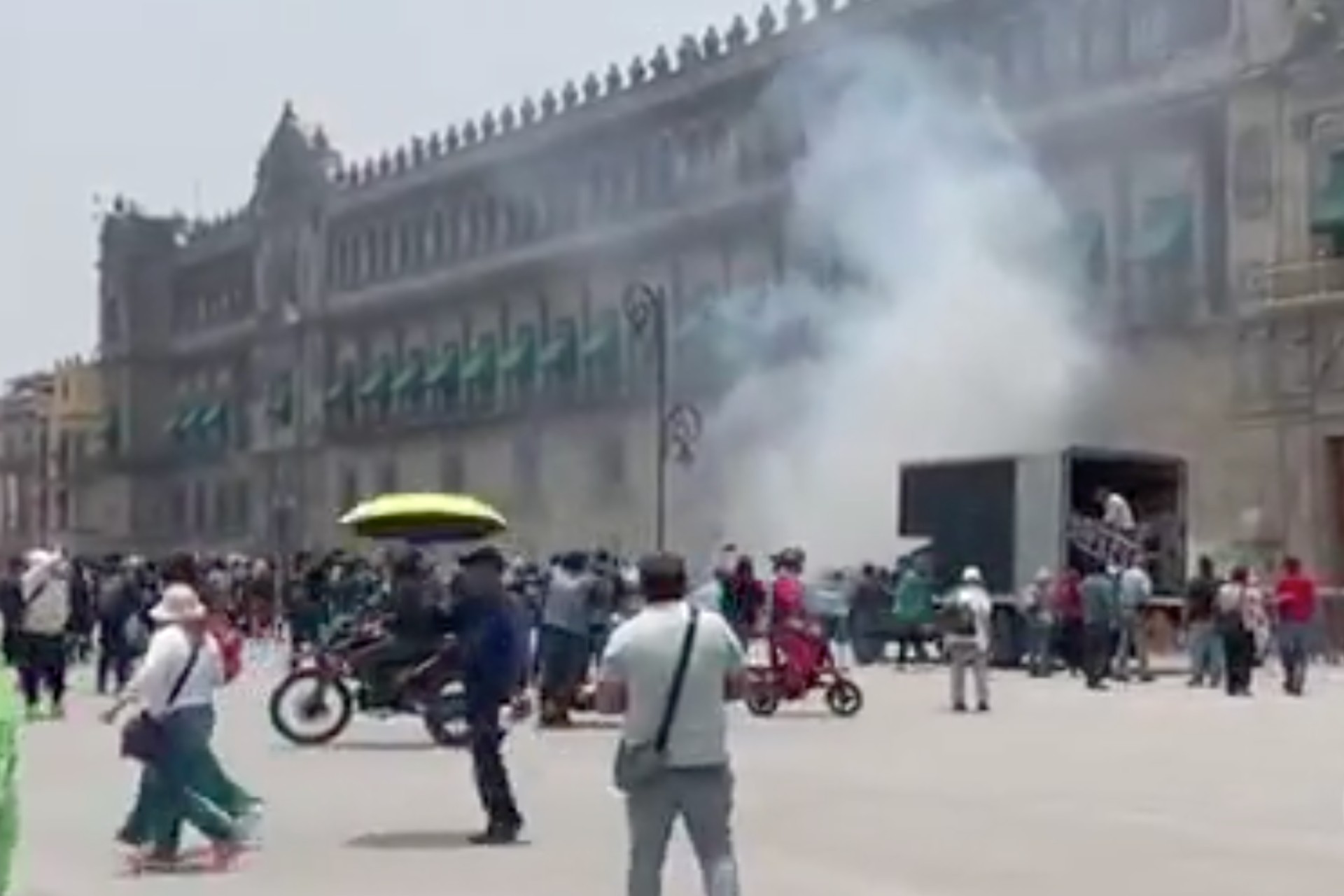 AMLO señala que agresión de estudiantes de Ayotzinapa a Palacio Nacional fue para provocar previo a elecciones