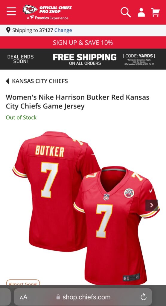 Se agotan camisetas de mujer de los Chiefs con el nombre de Harrison Butker - butker-555x1024