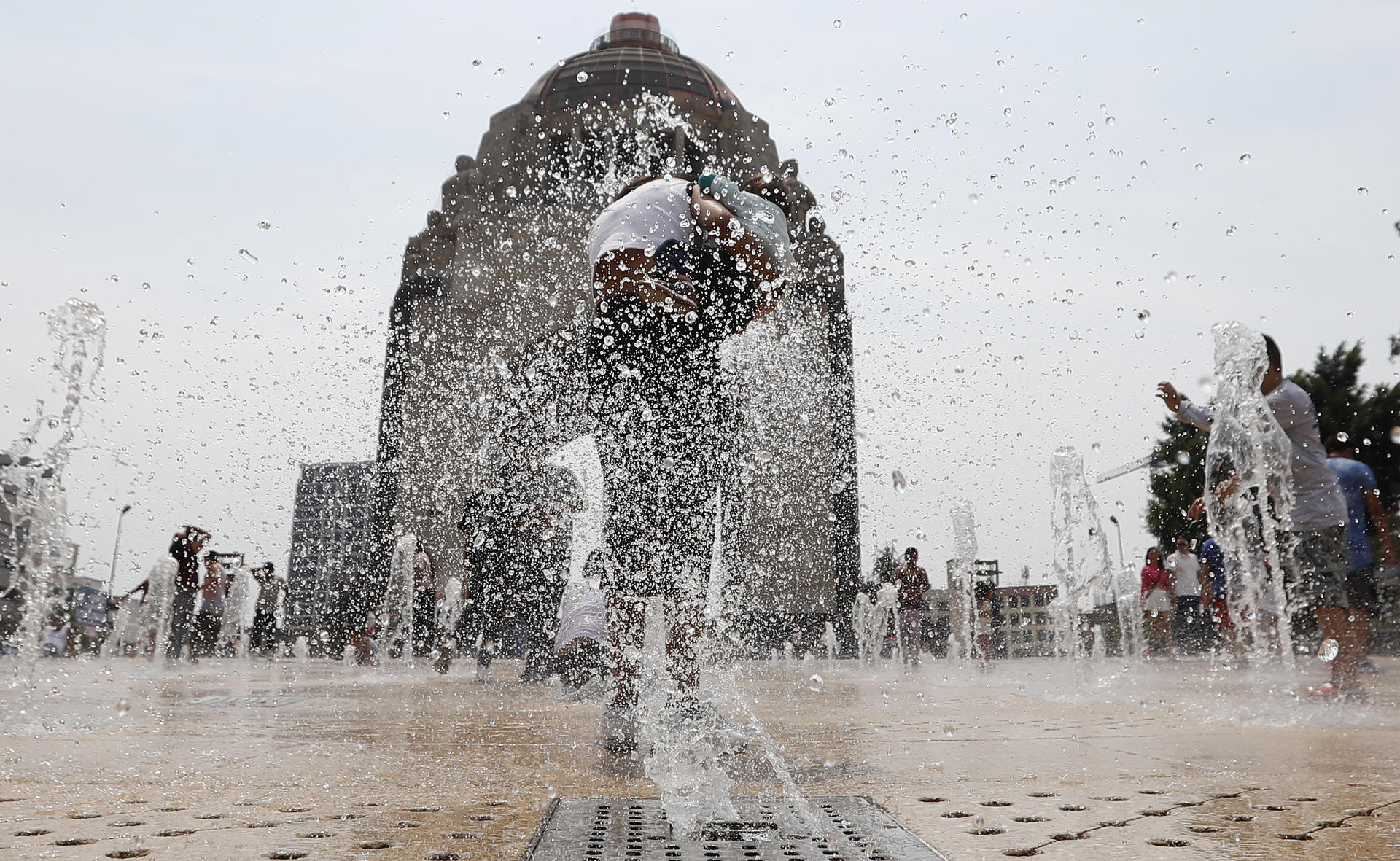 Se esperan temperaturas superiores a los 40 °C en 26 estados para este viernes Se esperan temperaturas superiores a los 40 °C en 26 estados para este viernes