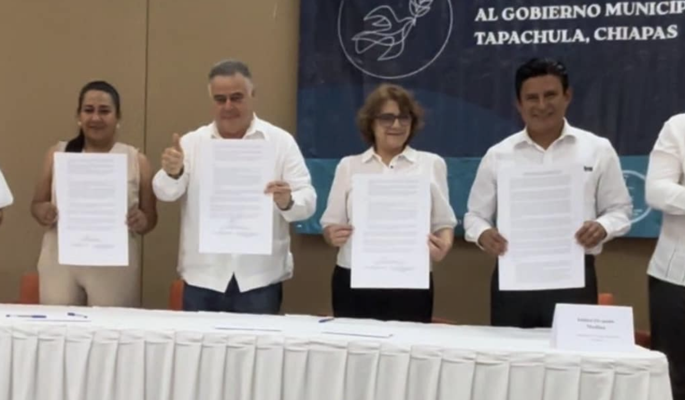 Candidatos de Tapachula firman acuerdo con la Iglesia ante migración y crimen