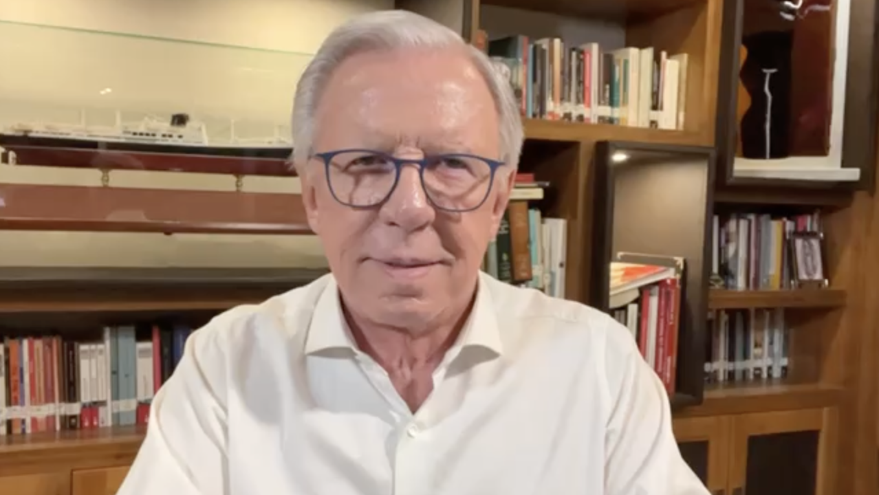 Se levanta en el asta mi bandera… Se levanta en el asta mi bandera…