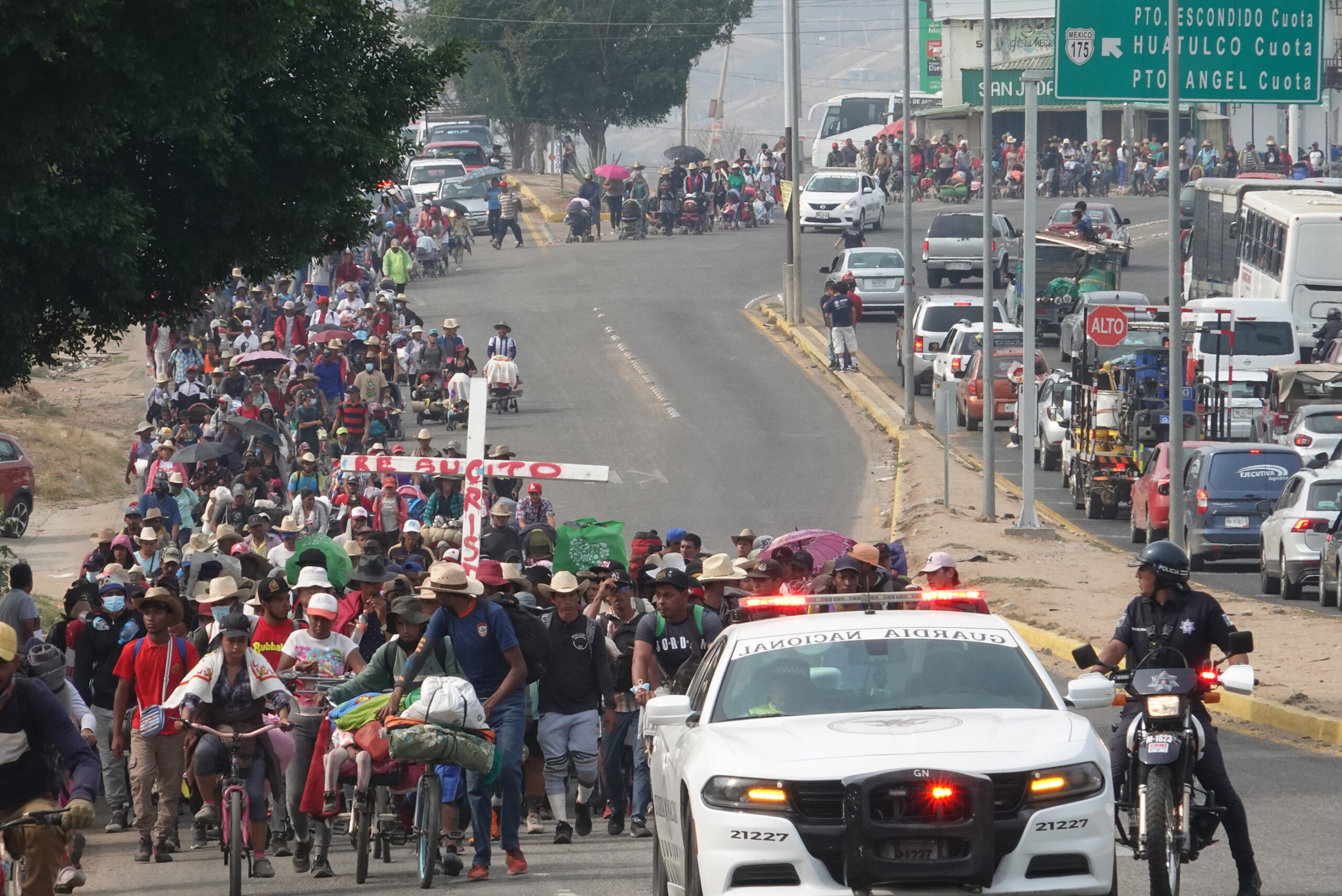 Habitantes de Oaxaca se oponen a que caravanas migrantes lleguen a sus comunidades Habitantes de Oaxaca se oponen a que caravanas migrantes lleguen a sus comunidades