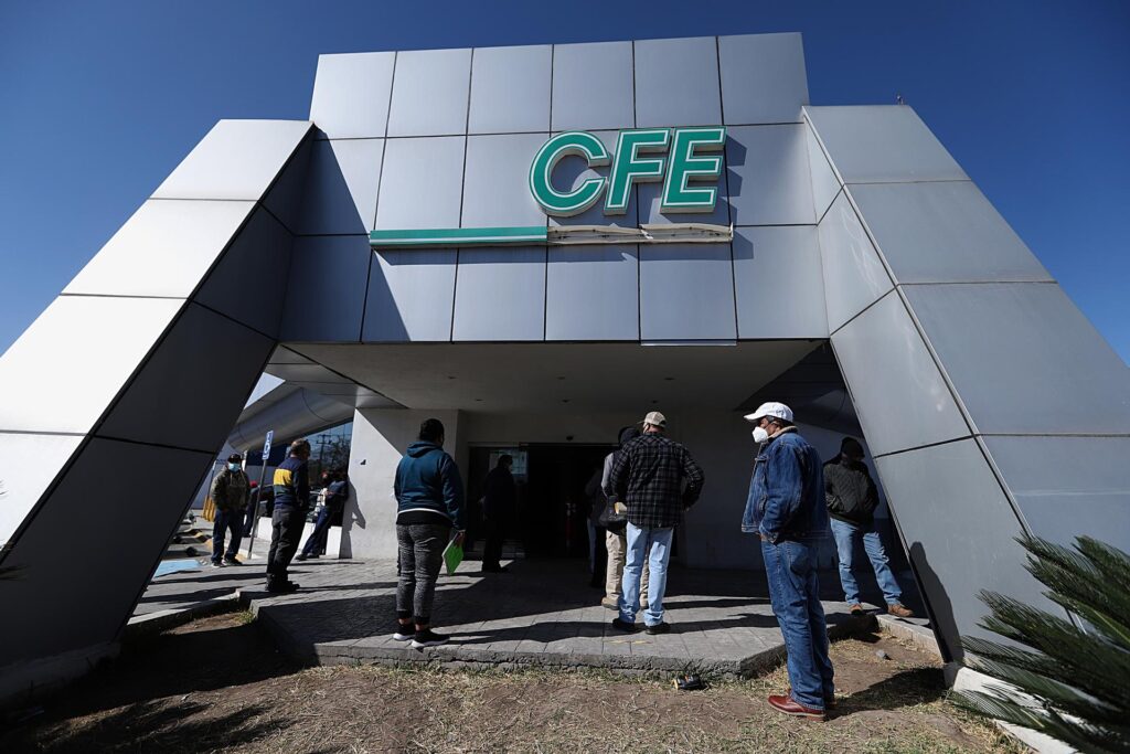 CFE cierra 2025 con beneficios récord de 7 mil 724 millones de dólares - cfe-luz-electricidad-1024x683