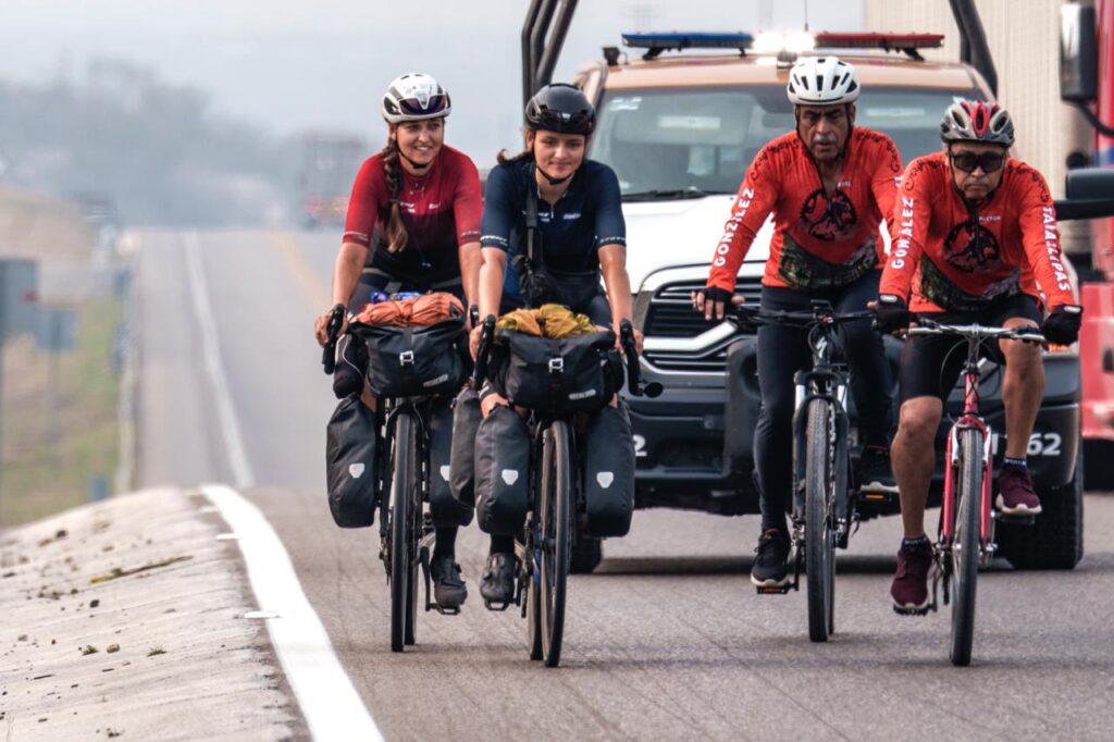 El recorrido de dos ciclistas alemanas por el continente americano - ciclistas-en-reocrrido-por-america4-1024x682