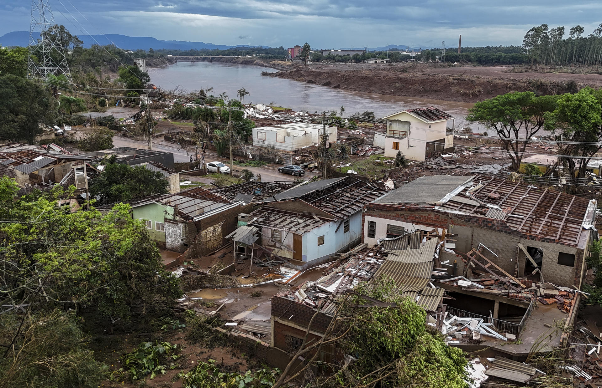 Inundaciones en el sur de Brasil suman 108 muertos y 136 desaparecidos Inundaciones en el sur de Brasil suman 108 muertos y 136 desaparecidos