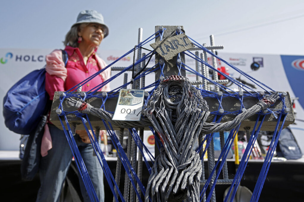 Albañiles en Puebla celebran Día de la Santa Cruz con la construcción de 70 crucifijos - exhibicion-puebla-crucifijo-dia-santa-cruz-3-mayo-albaniles-4-1024x683
