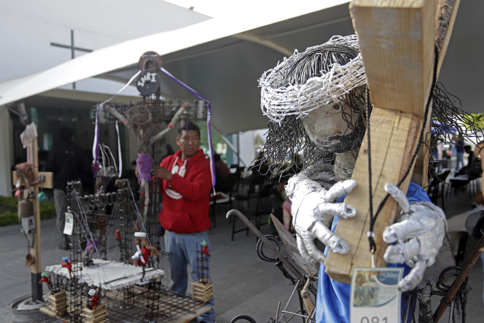 Albañiles en Puebla celebran Día de la Santa Cruz con la construcción de 70 crucifijos Albañiles en Puebla celebran Día de la Santa Cruz con la construcción de 70 crucifijos